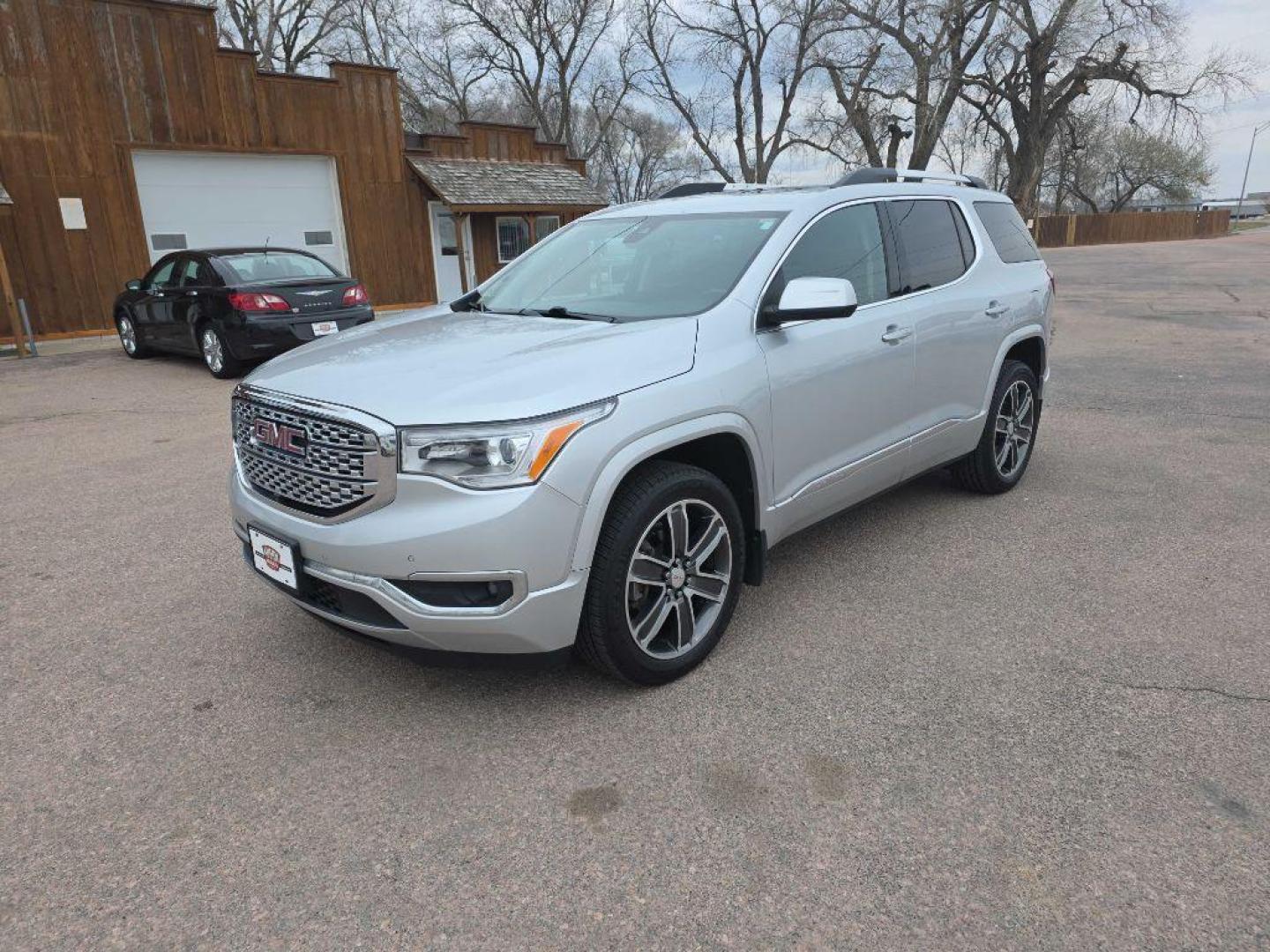 2018 SILVER GMC ACADIA DENALI (1GKKNXLS4JZ) with an 3.6L engine, Automatic transmission, located at 495 Old Highway 20 West, South Sioux City, NE, 68776, (402) 494-2677, 42.458408, -96.443512 - Photo#0