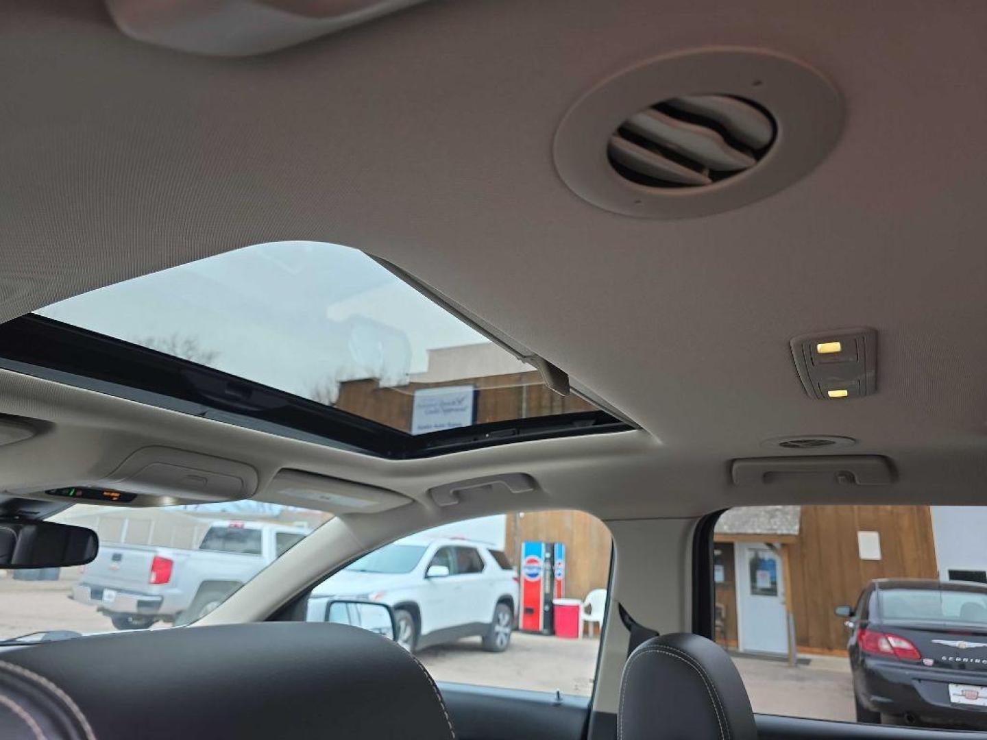 2018 SILVER GMC ACADIA DENALI (1GKKNXLS4JZ) with an 3.6L engine, Automatic transmission, located at 495 Old Highway 20 West, South Sioux City, NE, 68776, (402) 494-2677, 42.458408, -96.443512 - Photo#9