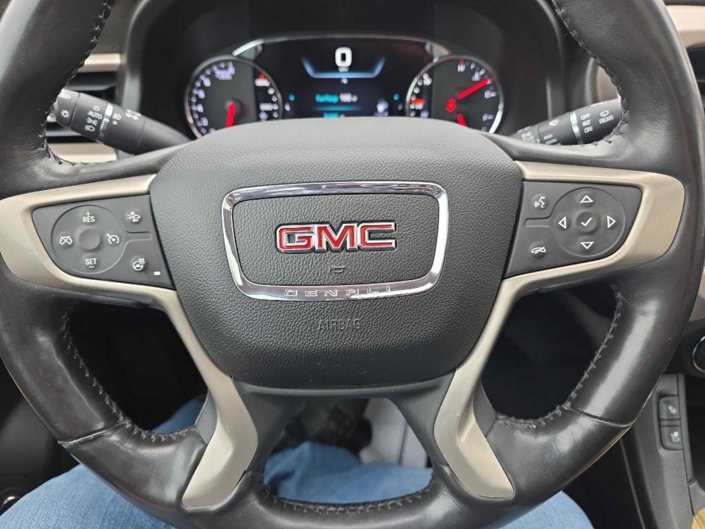 2018 SILVER GMC ACADIA DENALI (1GKKNXLS4JZ) with an 3.6L engine, Automatic transmission, located at 495 Old Highway 20 West, South Sioux City, NE, 68776, (402) 494-2677, 42.458408, -96.443512 - Photo#11