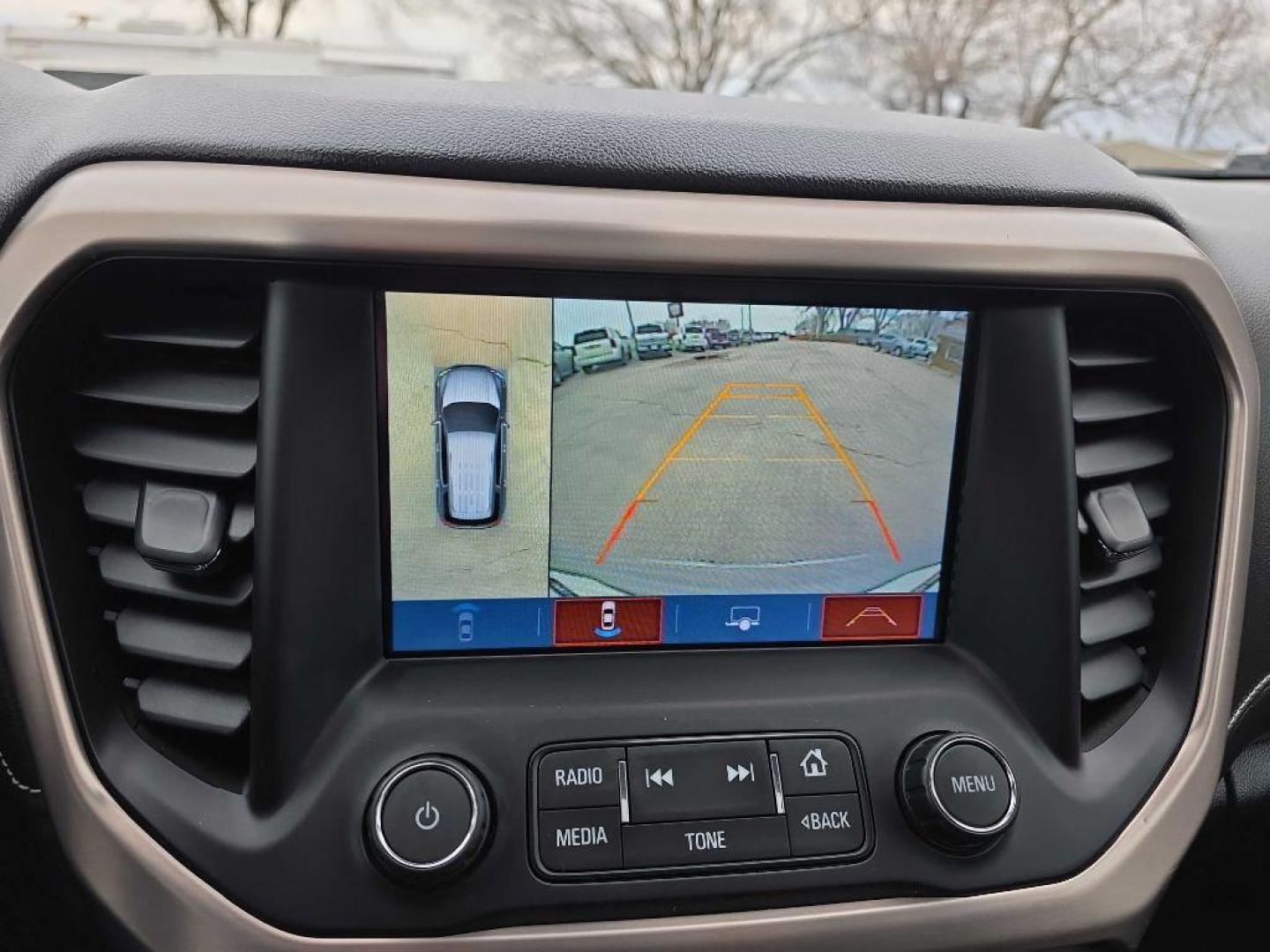 2018 SILVER GMC ACADIA DENALI (1GKKNXLS4JZ) with an 3.6L engine, Automatic transmission, located at 495 Old Highway 20 West, South Sioux City, NE, 68776, (402) 494-2677, 42.458408, -96.443512 - Photo#16