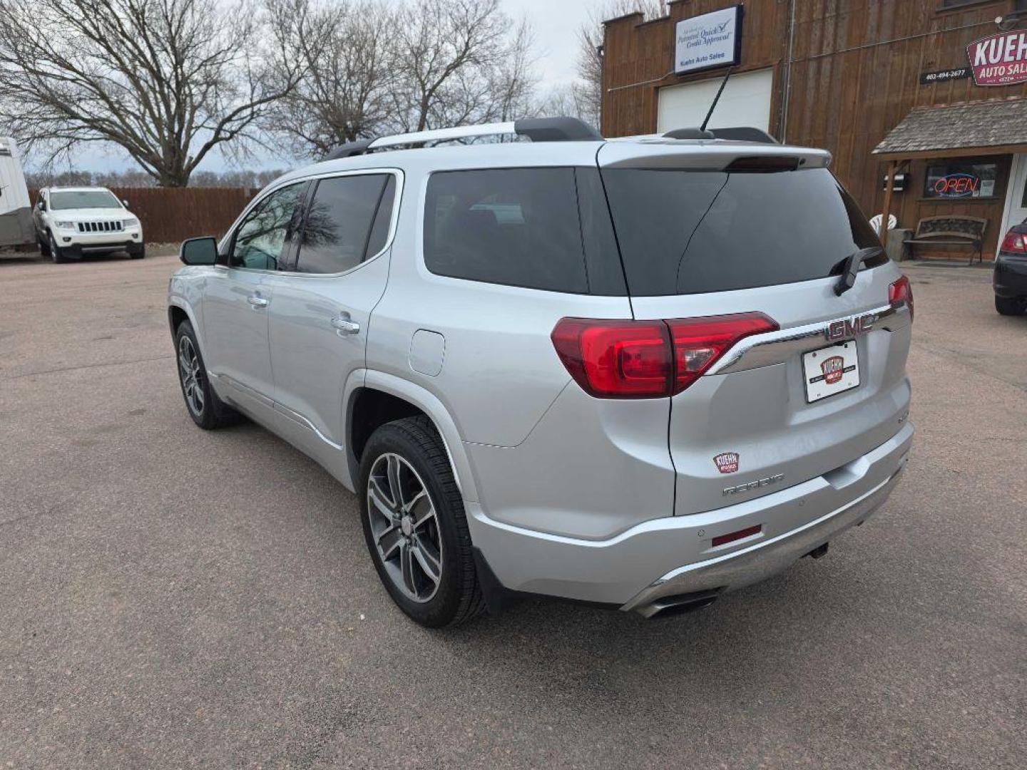 2018 SILVER GMC ACADIA DENALI (1GKKNXLS4JZ) with an 3.6L engine, Automatic transmission, located at 495 Old Highway 20 West, South Sioux City, NE, 68776, (402) 494-2677, 42.458408, -96.443512 - Photo#2