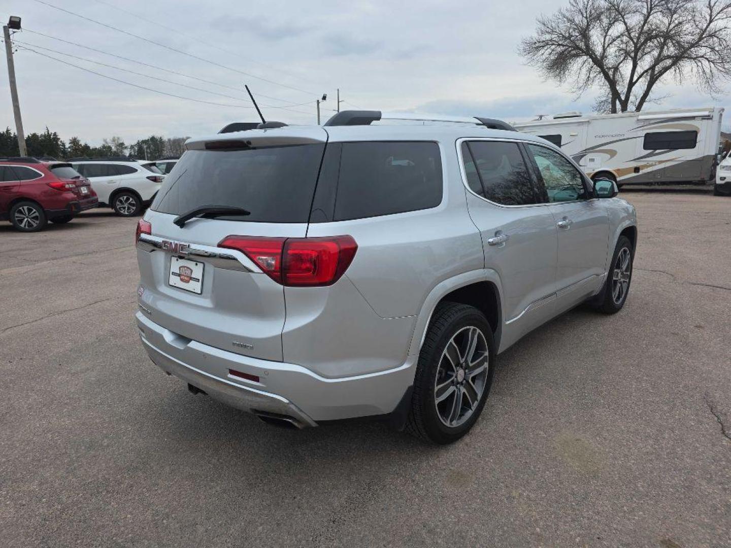 2018 SILVER GMC ACADIA DENALI (1GKKNXLS4JZ) with an 3.6L engine, Automatic transmission, located at 495 Old Highway 20 West, South Sioux City, NE, 68776, (402) 494-2677, 42.458408, -96.443512 - Photo#3