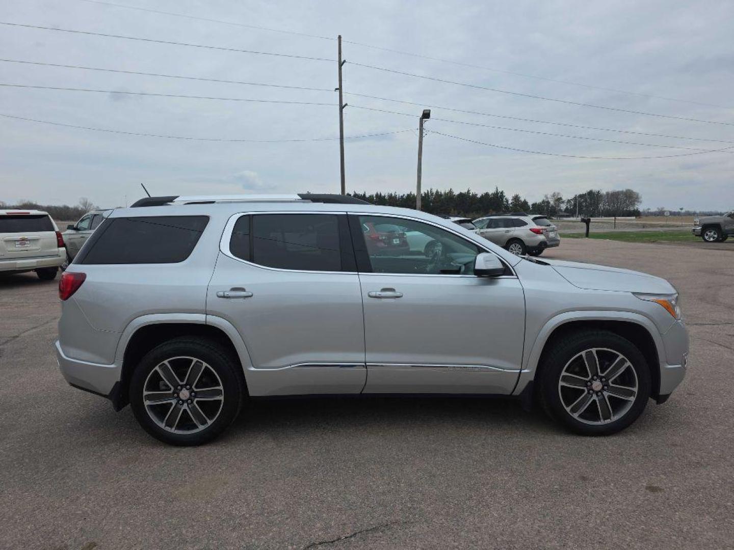 2018 SILVER GMC ACADIA DENALI (1GKKNXLS4JZ) with an 3.6L engine, Automatic transmission, located at 495 Old Highway 20 West, South Sioux City, NE, 68776, (402) 494-2677, 42.458408, -96.443512 - Photo#4