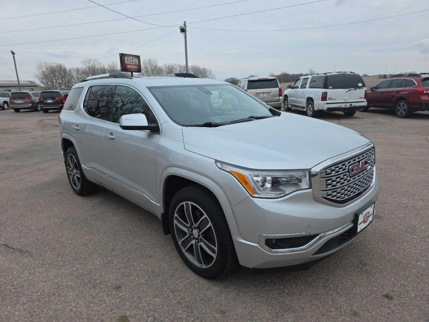 2018 SILVER GMC ACADIA DENALI (1GKKNXLS4JZ) with an 3.6L engine, Automatic transmission, located at 495 Old Highway 20 West, South Sioux City, NE, 68776, (402) 494-2677, 42.458408, -96.443512 - Photo#5