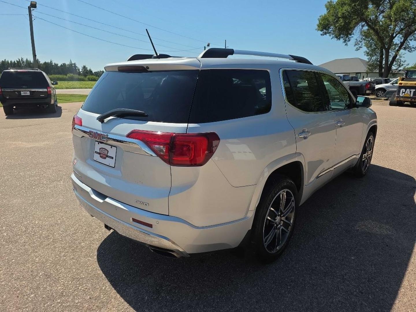 2018 SILVER GMC ACADIA DENALI (1GKKNXLS4JZ) with an 3.6L engine, Automatic transmission, located at 495 Old Highway 20 West, South Sioux City, NE, 68776, (402) 494-2677, 42.458408, -96.443512- Photo#3