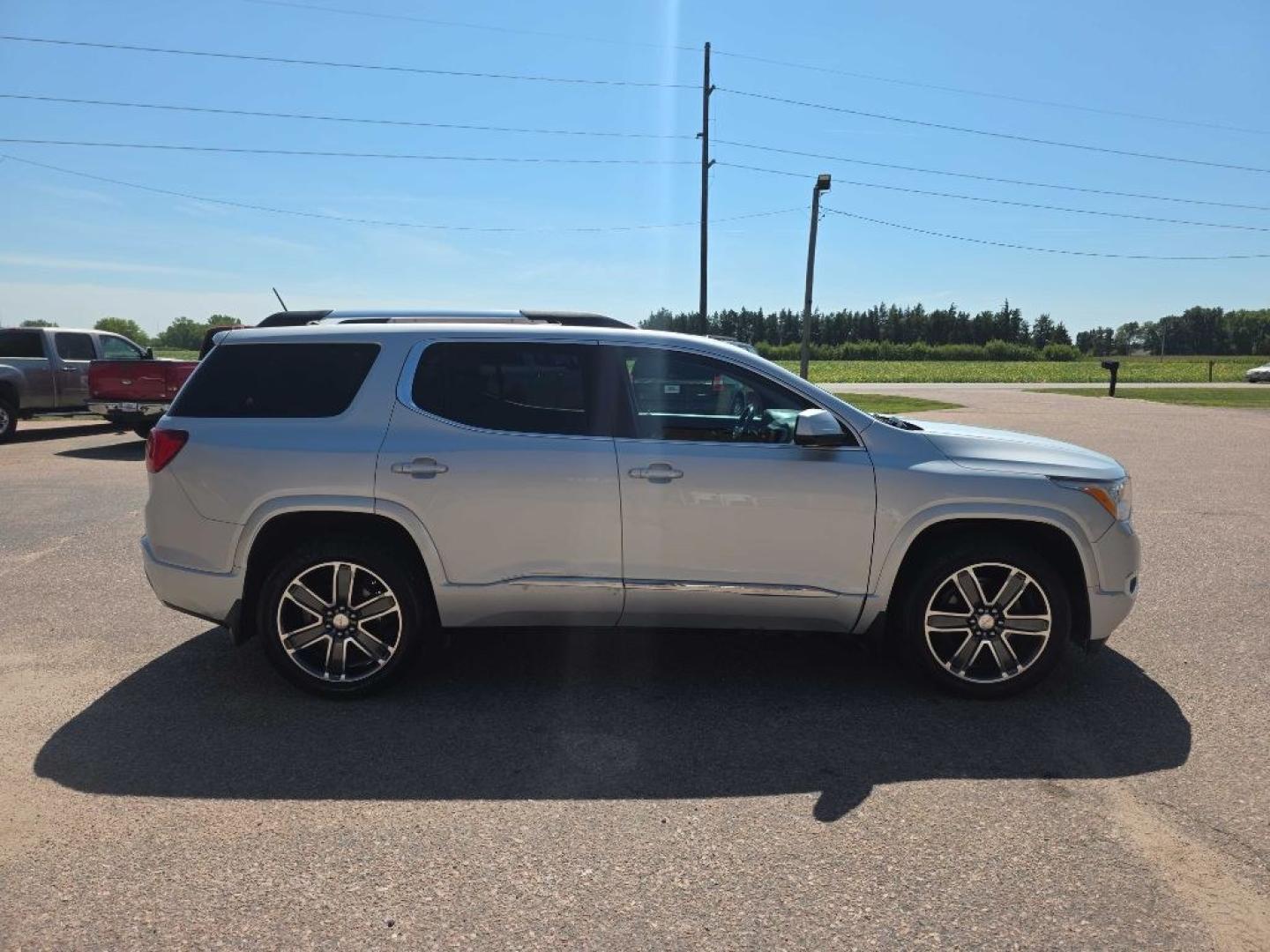 2018 SILVER GMC ACADIA DENALI (1GKKNXLS4JZ) with an 3.6L engine, Automatic transmission, located at 495 Old Highway 20 West, South Sioux City, NE, 68776, (402) 494-2677, 42.458408, -96.443512- Photo#4