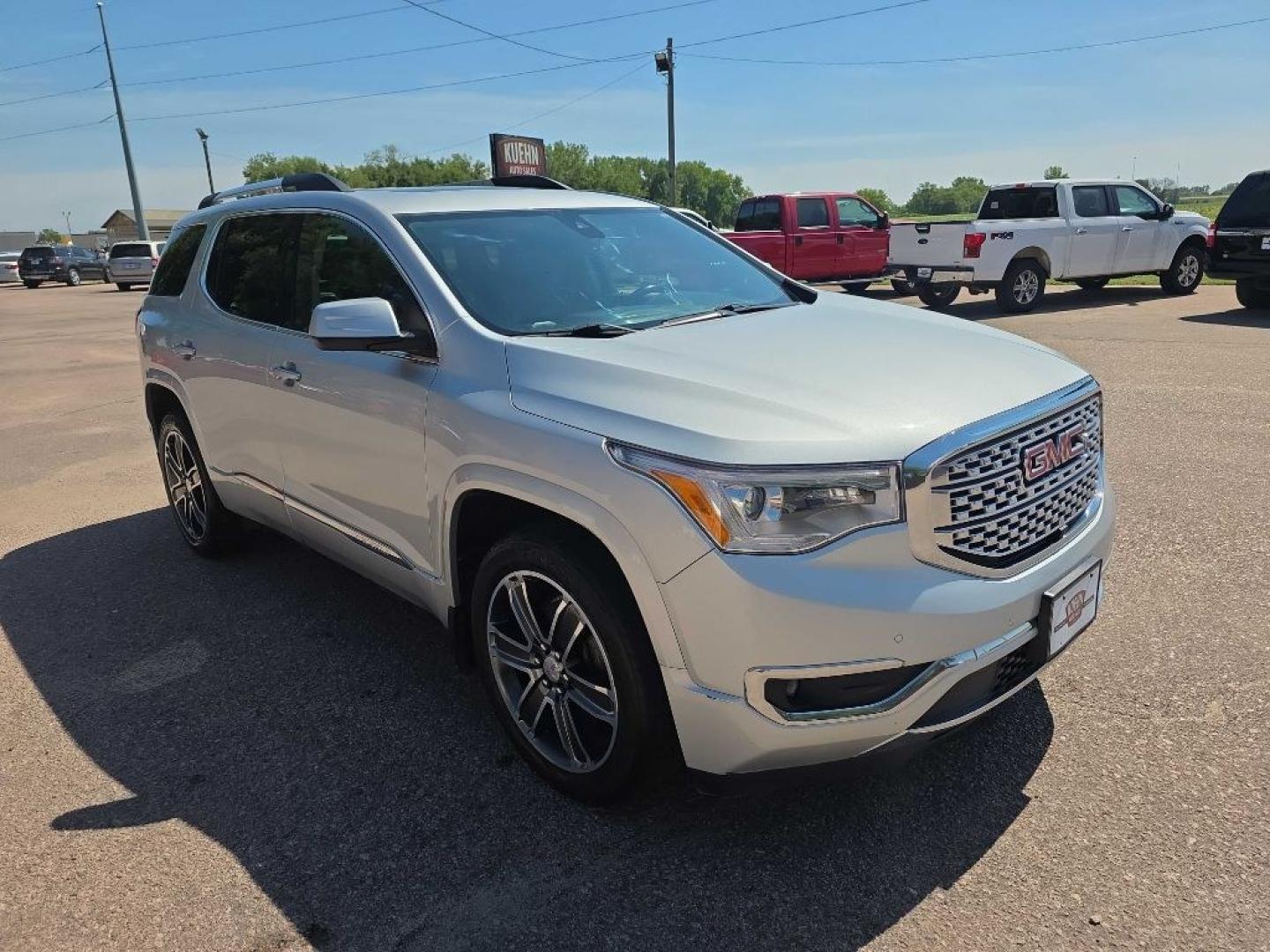 2018 SILVER GMC ACADIA DENALI (1GKKNXLS4JZ) with an 3.6L engine, Automatic transmission, located at 495 Old Highway 20 West, South Sioux City, NE, 68776, (402) 494-2677, 42.458408, -96.443512- Photo#5