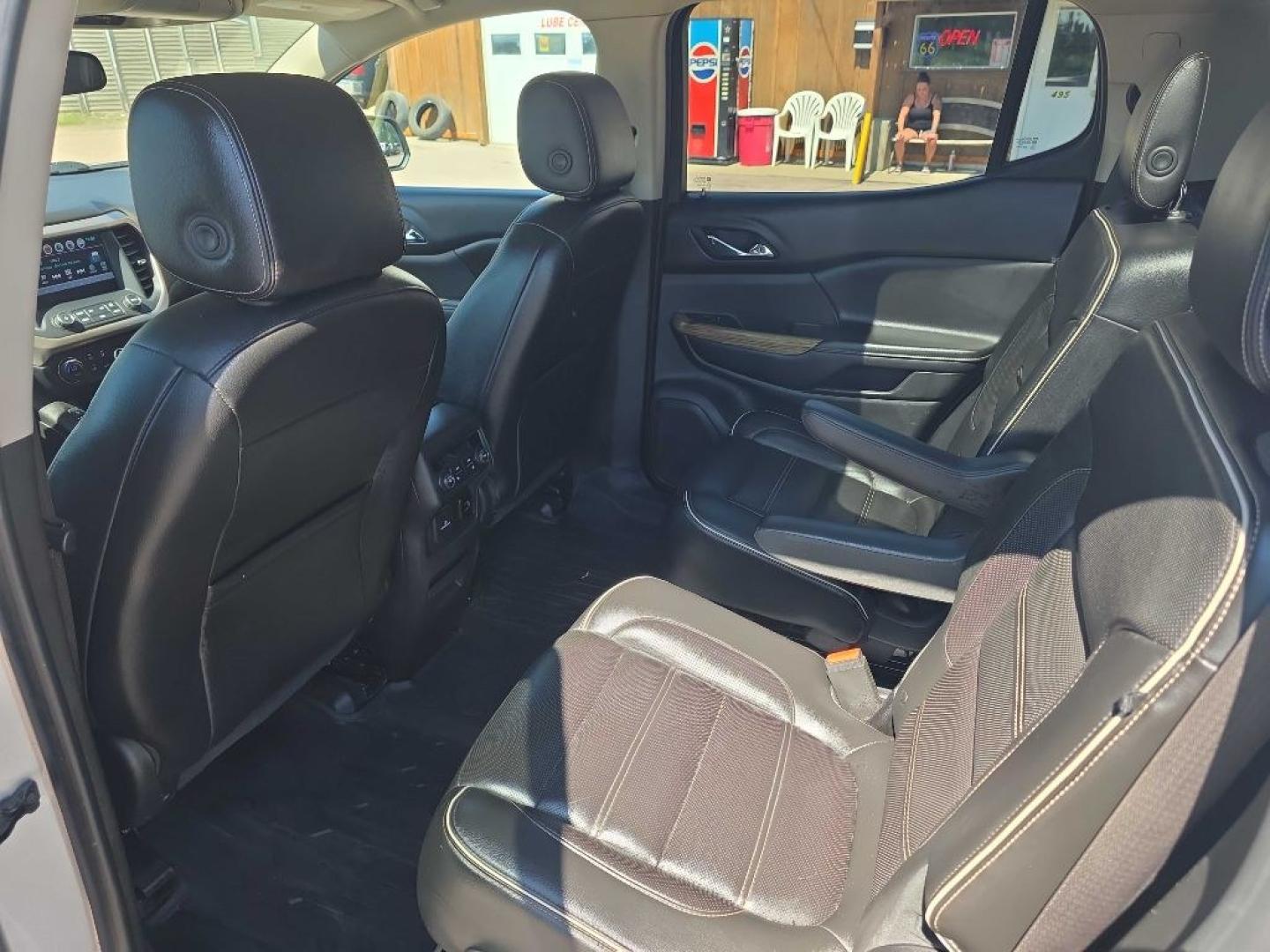 2018 SILVER GMC ACADIA DENALI (1GKKNXLS4JZ) with an 3.6L engine, Automatic transmission, located at 495 Old Highway 20 West, South Sioux City, NE, 68776, (402) 494-2677, 42.458408, -96.443512- Photo#6