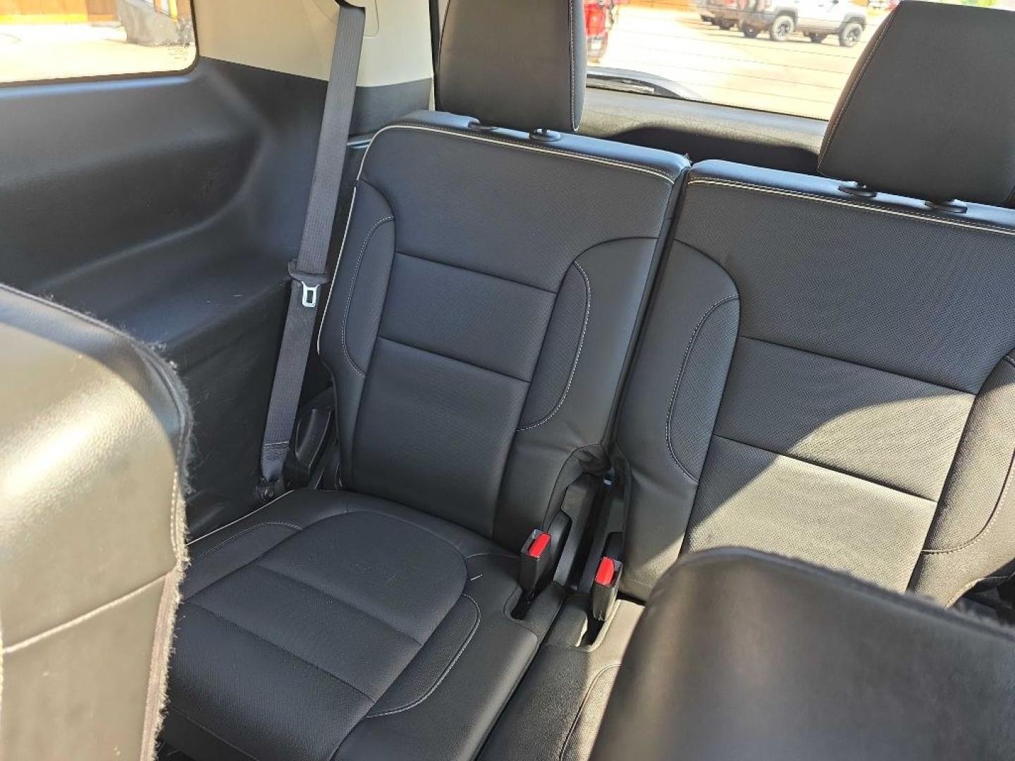 2018 SILVER GMC ACADIA DENALI (1GKKNXLS4JZ) with an 3.6L engine, Automatic transmission, located at 495 Old Highway 20 West, South Sioux City, NE, 68776, (402) 494-2677, 42.458408, -96.443512- Photo#8
