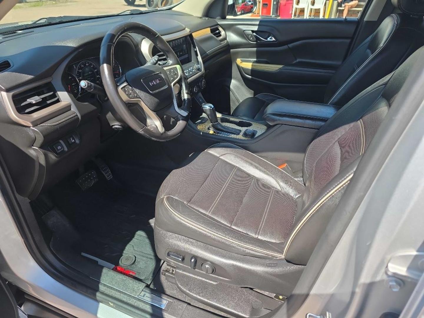 2018 SILVER GMC ACADIA DENALI (1GKKNXLS4JZ) with an 3.6L engine, Automatic transmission, located at 495 Old Highway 20 West, South Sioux City, NE, 68776, (402) 494-2677, 42.458408, -96.443512- Photo#12