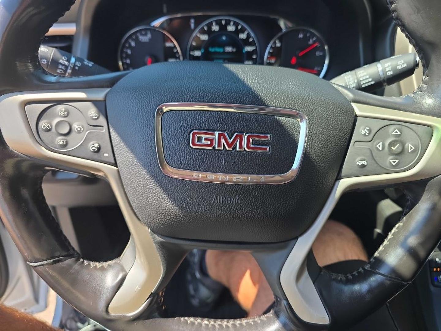 2018 SILVER GMC ACADIA DENALI (1GKKNXLS4JZ) with an 3.6L engine, Automatic transmission, located at 495 Old Highway 20 West, South Sioux City, NE, 68776, (402) 494-2677, 42.458408, -96.443512- Photo#13