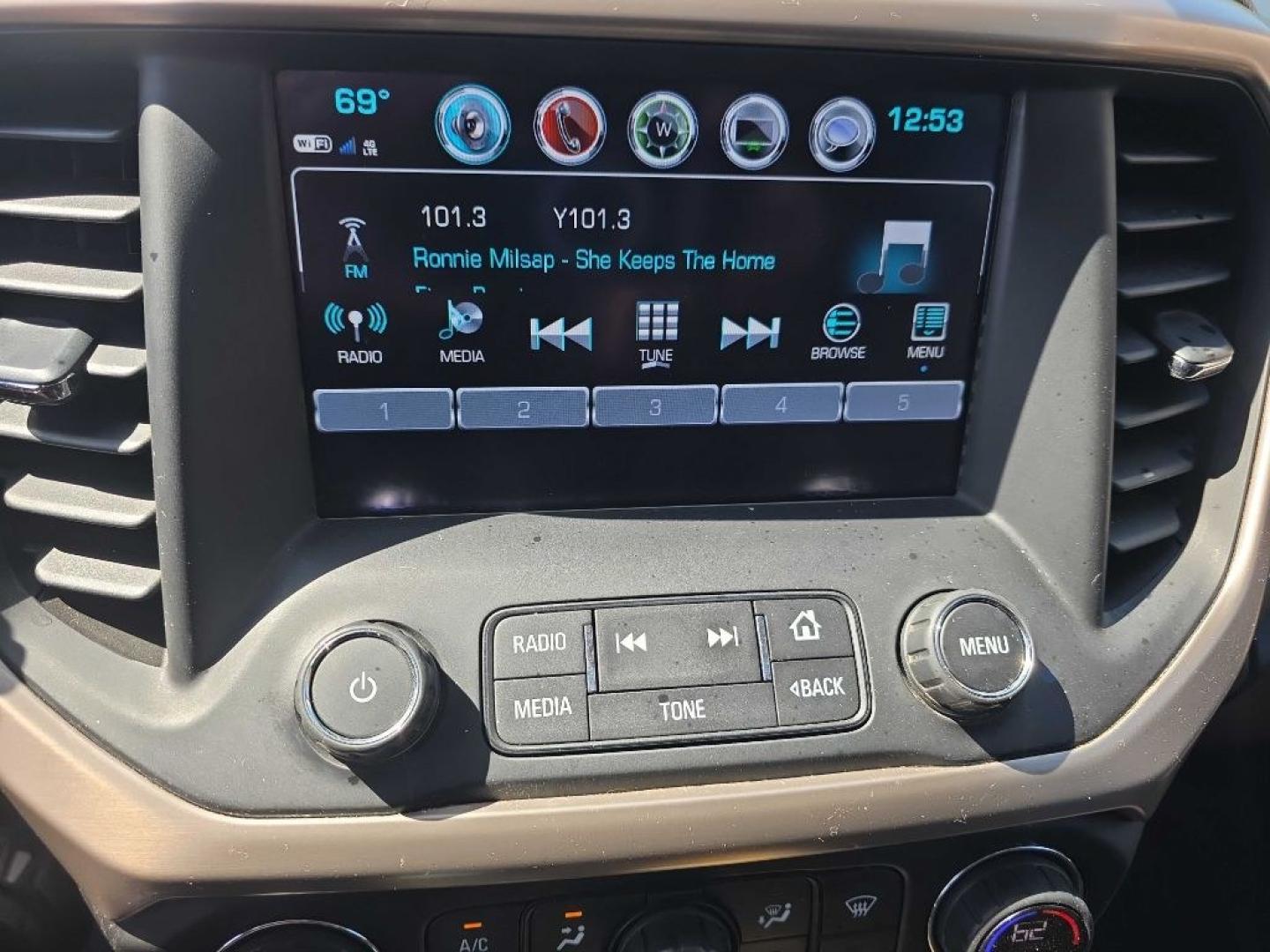 2018 SILVER GMC ACADIA DENALI (1GKKNXLS4JZ) with an 3.6L engine, Automatic transmission, located at 495 Old Highway 20 West, South Sioux City, NE, 68776, (402) 494-2677, 42.458408, -96.443512- Photo#17