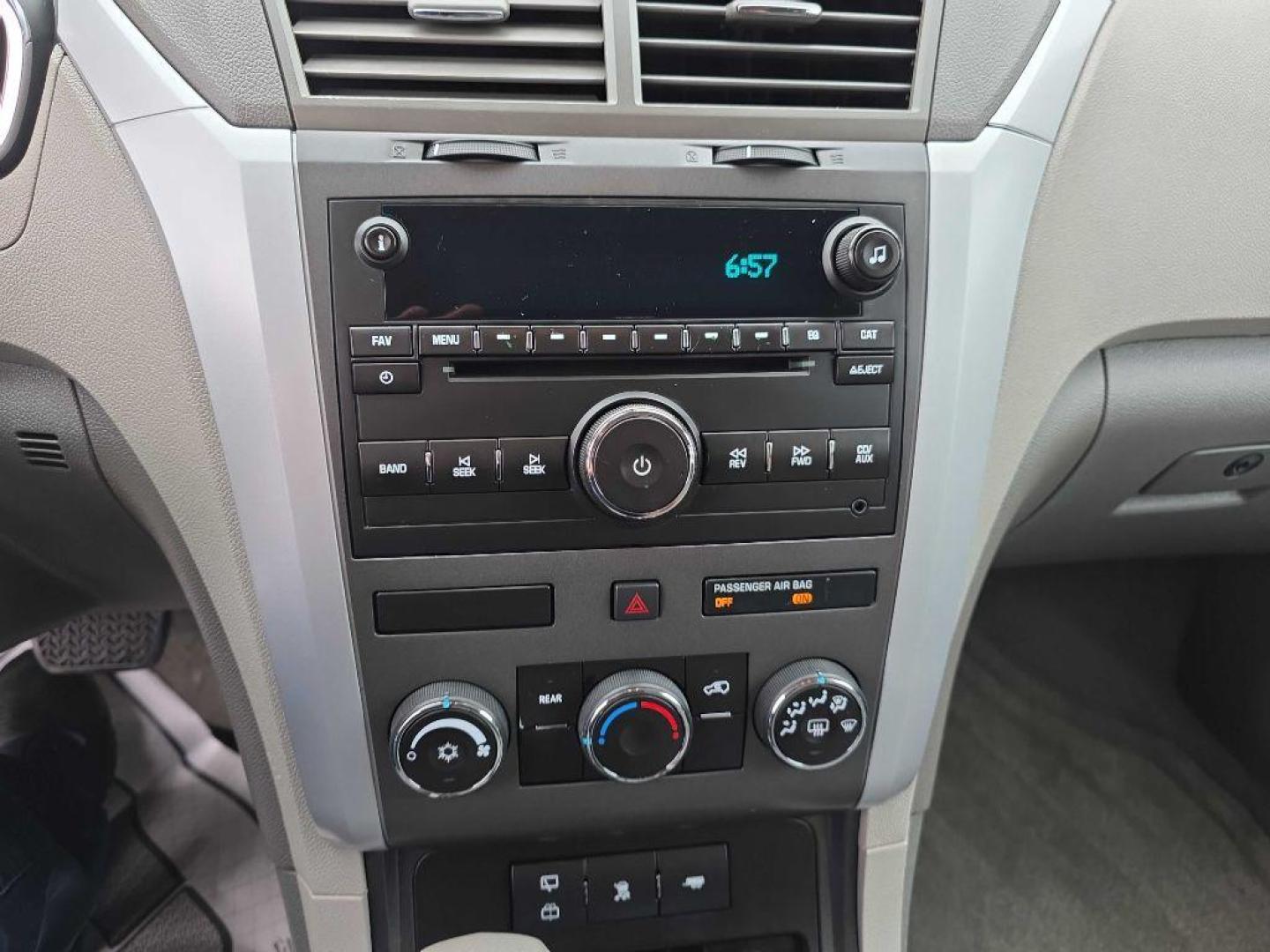 2011 SILVER CHEVROLET TRAVERSE LS (1GNKRFED5BJ) with an 3.6L engine, Automatic transmission, located at 495 Old Highway 20 West, South Sioux City, NE, 68776, (402) 494-2677, 42.458408, -96.443512 - Photo#8