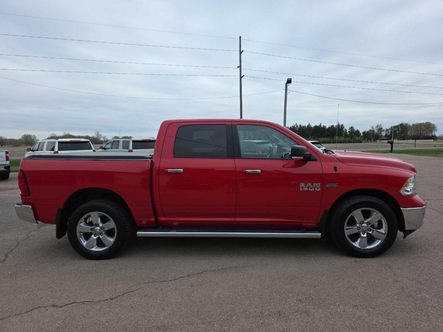 2017 RED RAM 1500 SLT (3C6RR7LT7HG) with an 5.7L engine, Automatic transmission, located at 495 Old Highway 20 West, South Sioux City, NE, 68776, (402) 494-2677, 42.458408, -96.443512 - Photo#3