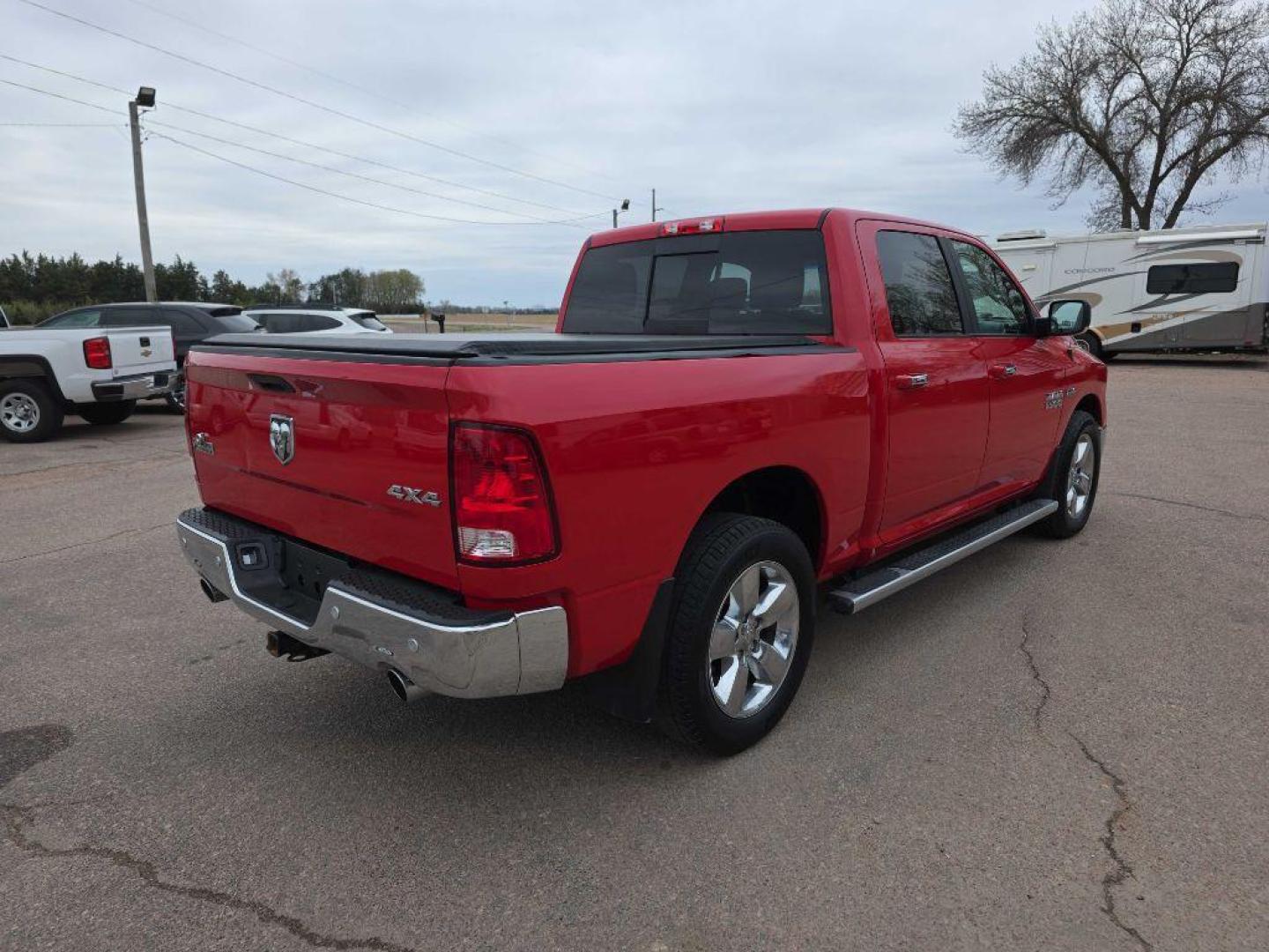 2017 RED RAM 1500 SLT (3C6RR7LT7HG) with an 5.7L engine, Automatic transmission, located at 495 Old Highway 20 West, South Sioux City, NE, 68776, (402) 494-2677, 42.458408, -96.443512 - Photo#4