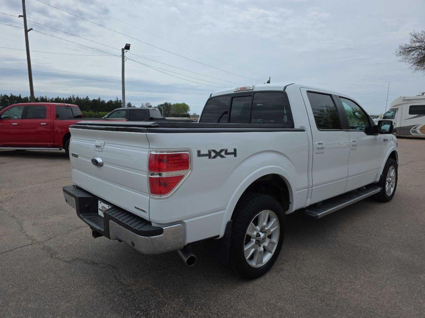 2013 WHITE FORD F150 SUPERCREW (1FTFW1EF0DK) with an 5.0L engine, Automatic transmission, located at 495 Old Highway 20 West, South Sioux City, NE, 68776, (402) 494-2677, 42.458408, -96.443512 - Photo#3