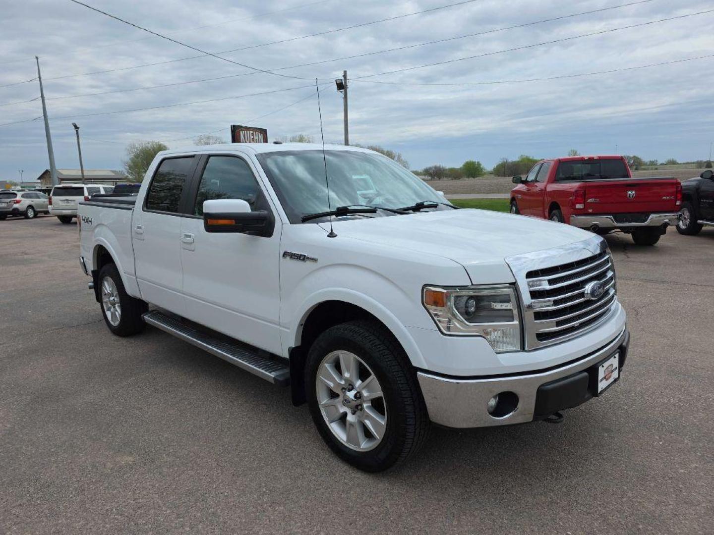 2013 WHITE FORD F150 SUPERCREW (1FTFW1EF0DK) with an 5.0L engine, Automatic transmission, located at 495 Old Highway 20 West, South Sioux City, NE, 68776, (402) 494-2677, 42.458408, -96.443512 - Photo#5