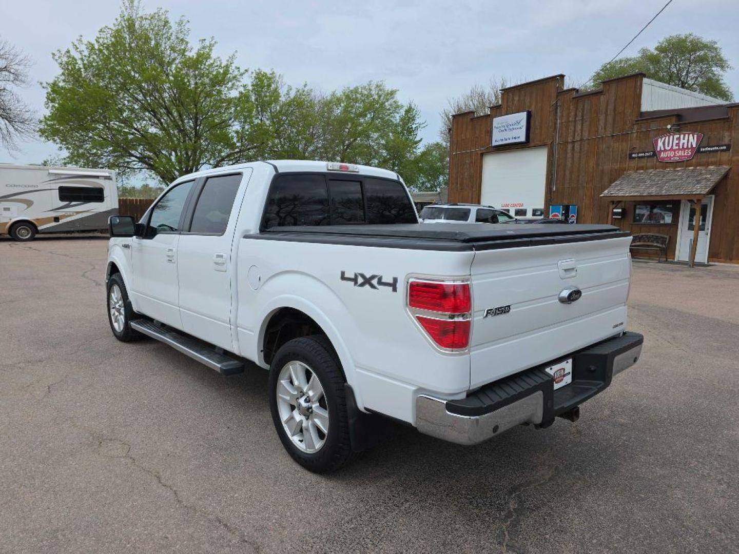 2013 WHITE FORD F150 SUPERCREW (1FTFW1EF0DK) with an 5.0L engine, Automatic transmission, located at 495 Old Highway 20 West, South Sioux City, NE, 68776, (402) 494-2677, 42.458408, -96.443512 - Photo#2