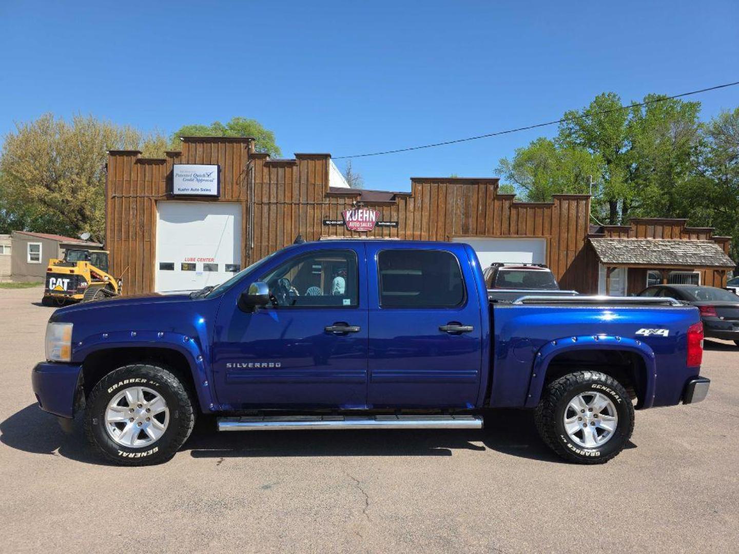 2010 BLUE CHEVROLET SILVERADO 1500 LT (3GCRKSE3XAG) with an 5.3L engine, Automatic transmission, located at 495 Old Highway 20 West, South Sioux City, NE, 68776, (402) 494-2677, 42.458408, -96.443512 - Photo#1