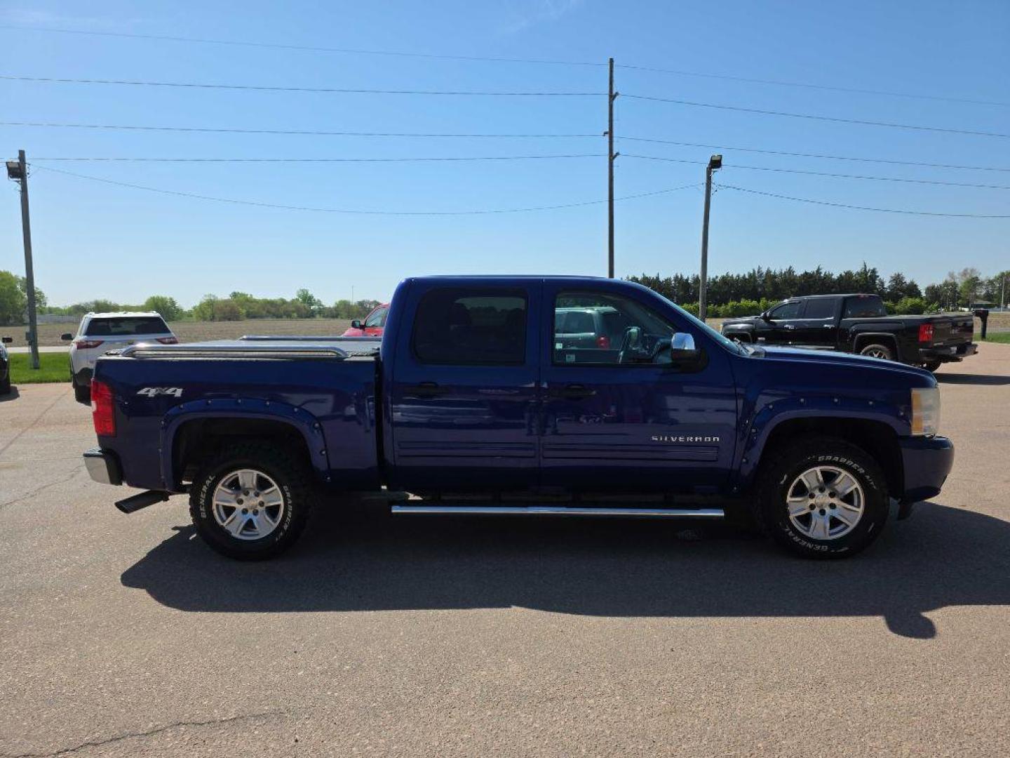 2010 BLUE CHEVROLET SILVERADO 1500 LT (3GCRKSE3XAG) with an 5.3L engine, Automatic transmission, located at 495 Old Highway 20 West, South Sioux City, NE, 68776, (402) 494-2677, 42.458408, -96.443512 - Photo#4