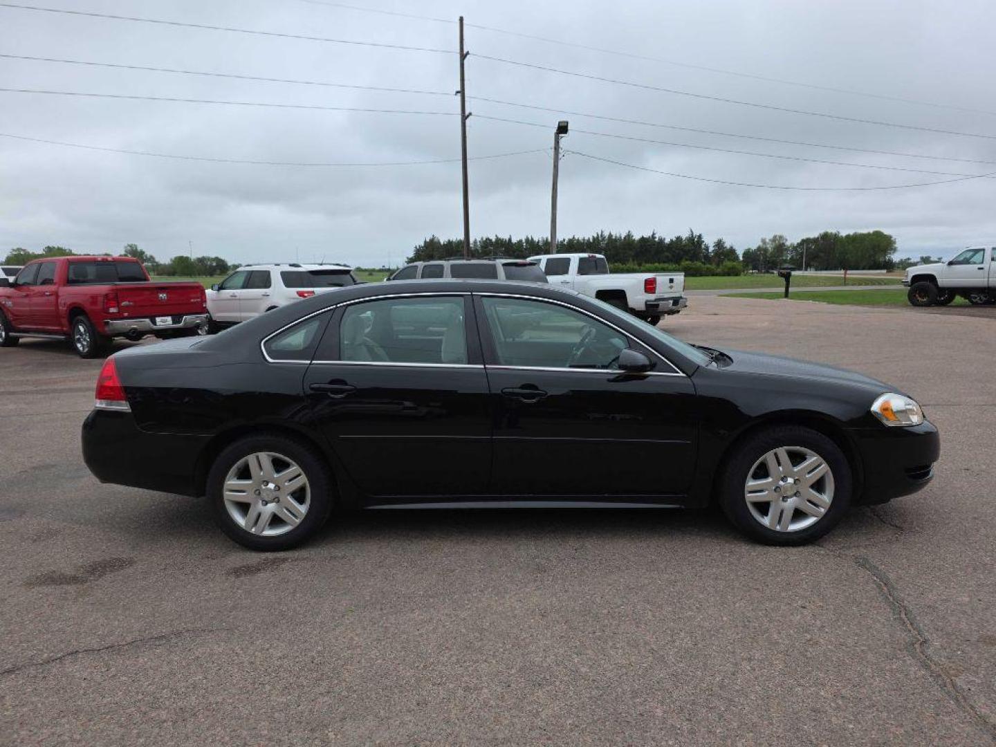 2014 BLACK CHEVROLET IMPALA LIMITED LT (2G1WB5E39E1) with an 3.6L engine, Automatic transmission, located at 495 Old Highway 20 West, South Sioux City, NE, 68776, (402) 494-2677, 42.458408, -96.443512 - Photo#4