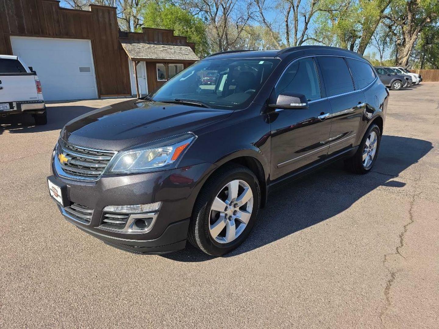 2014 GREY CHEVROLET TRAVERSE LTZ (1GNKVJKD7EJ) with an 3.6L engine, Automatic transmission, located at 495 Old Highway 20 West, South Sioux City, NE, 68776, (402) 494-2677, 42.458408, -96.443512 - Photo#2