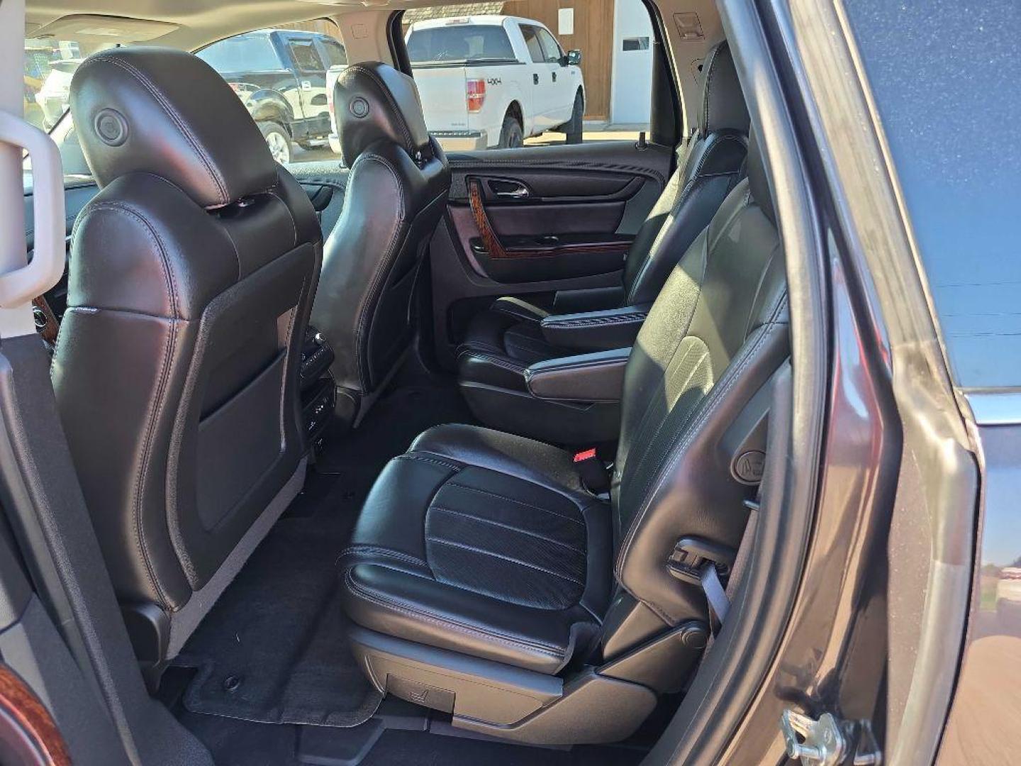 2014 GREY CHEVROLET TRAVERSE LTZ (1GNKVJKD7EJ) with an 3.6L engine, Automatic transmission, located at 495 Old Highway 20 West, South Sioux City, NE, 68776, (402) 494-2677, 42.458408, -96.443512 - Photo#6