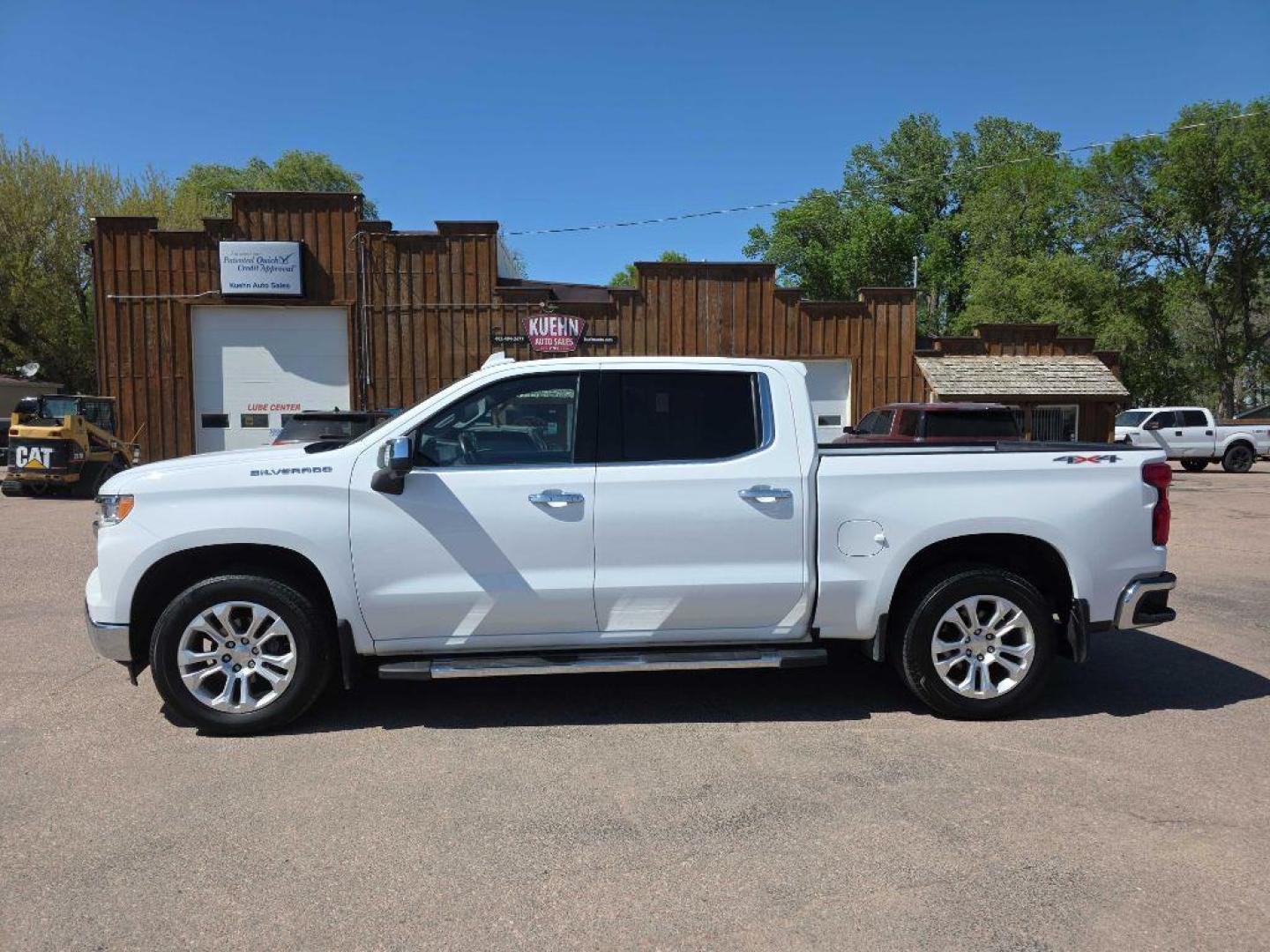 2022 WHITE CHEVROLET SILVERADO 1500 LTZ (3GCUDGEDXNG) with an 5.3L engine, Automatic transmission, located at 495 Old Highway 20 West, South Sioux City, NE, 68776, (402) 494-2677, 42.458408, -96.443512 - Photo#1