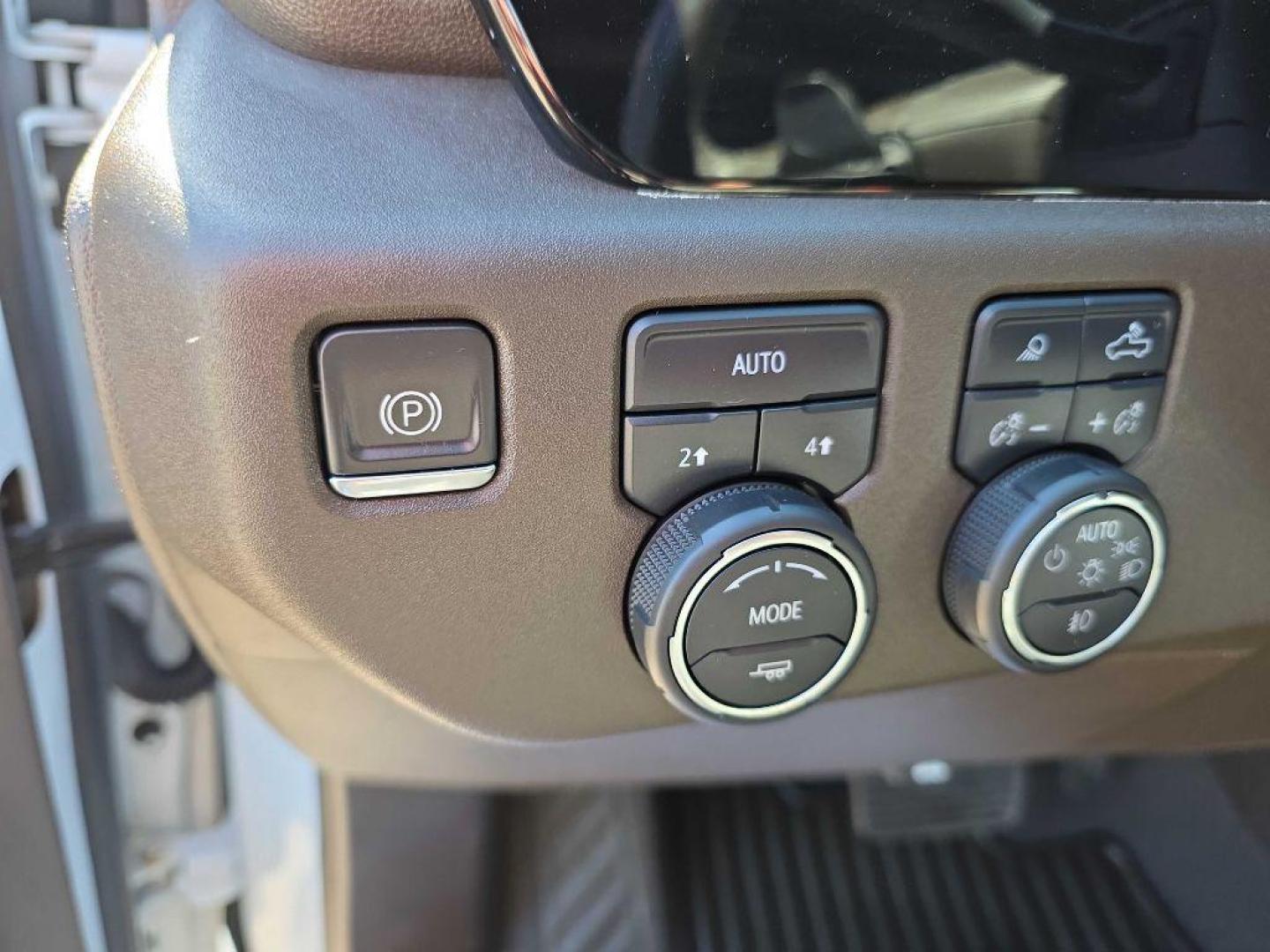 2022 WHITE CHEVROLET SILVERADO 1500 LTZ (3GCUDGEDXNG) with an 5.3L engine, Automatic transmission, located at 495 Old Highway 20 West, South Sioux City, NE, 68776, (402) 494-2677, 42.458408, -96.443512 - Photo#7
