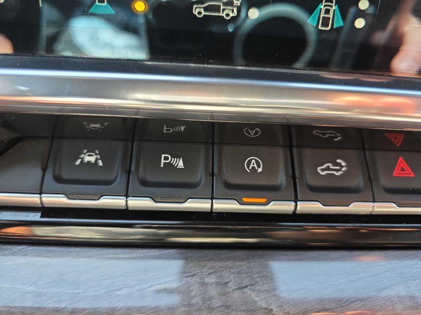 2022 WHITE CHEVROLET SILVERADO 1500 LTZ (3GCUDGEDXNG) with an 5.3L engine, Automatic transmission, located at 495 Old Highway 20 West, South Sioux City, NE, 68776, (402) 494-2677, 42.458408, -96.443512 - Photo#21