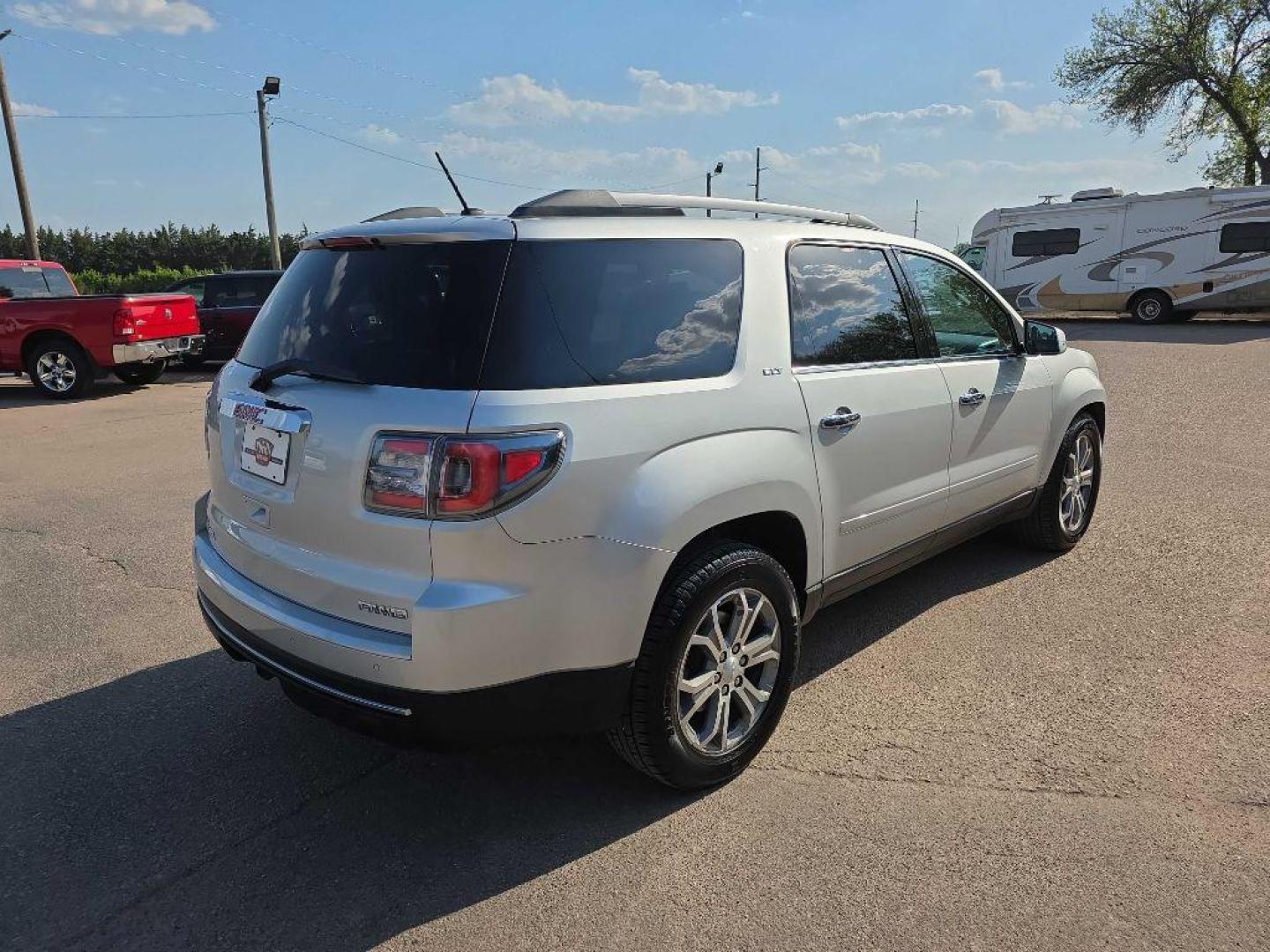 2013 SILVER GMC ACADIA SLT-1 (1GKKVRKD1DJ) with an 3.6L engine, Automatic transmission, located at 495 Old Highway 20 West, South Sioux City, NE, 68776, (402) 494-2677, 42.458408, -96.443512 - Photo#3