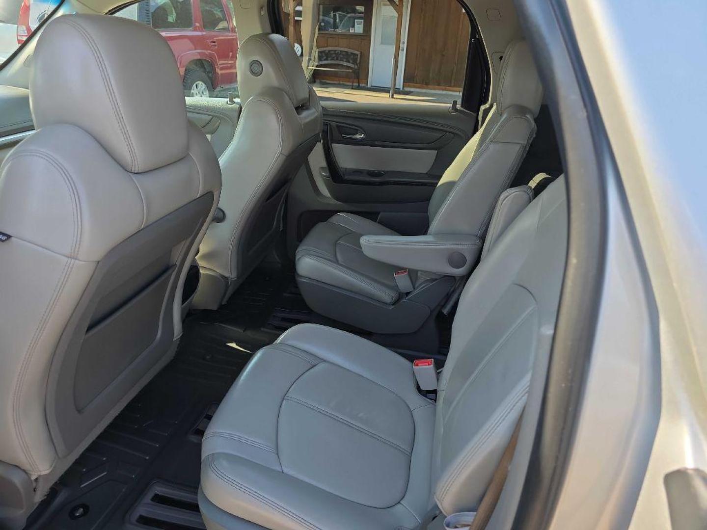 2013 SILVER GMC ACADIA SLT-1 (1GKKVRKD1DJ) with an 3.6L engine, Automatic transmission, located at 495 Old Highway 20 West, South Sioux City, NE, 68776, (402) 494-2677, 42.458408, -96.443512 - Photo#6