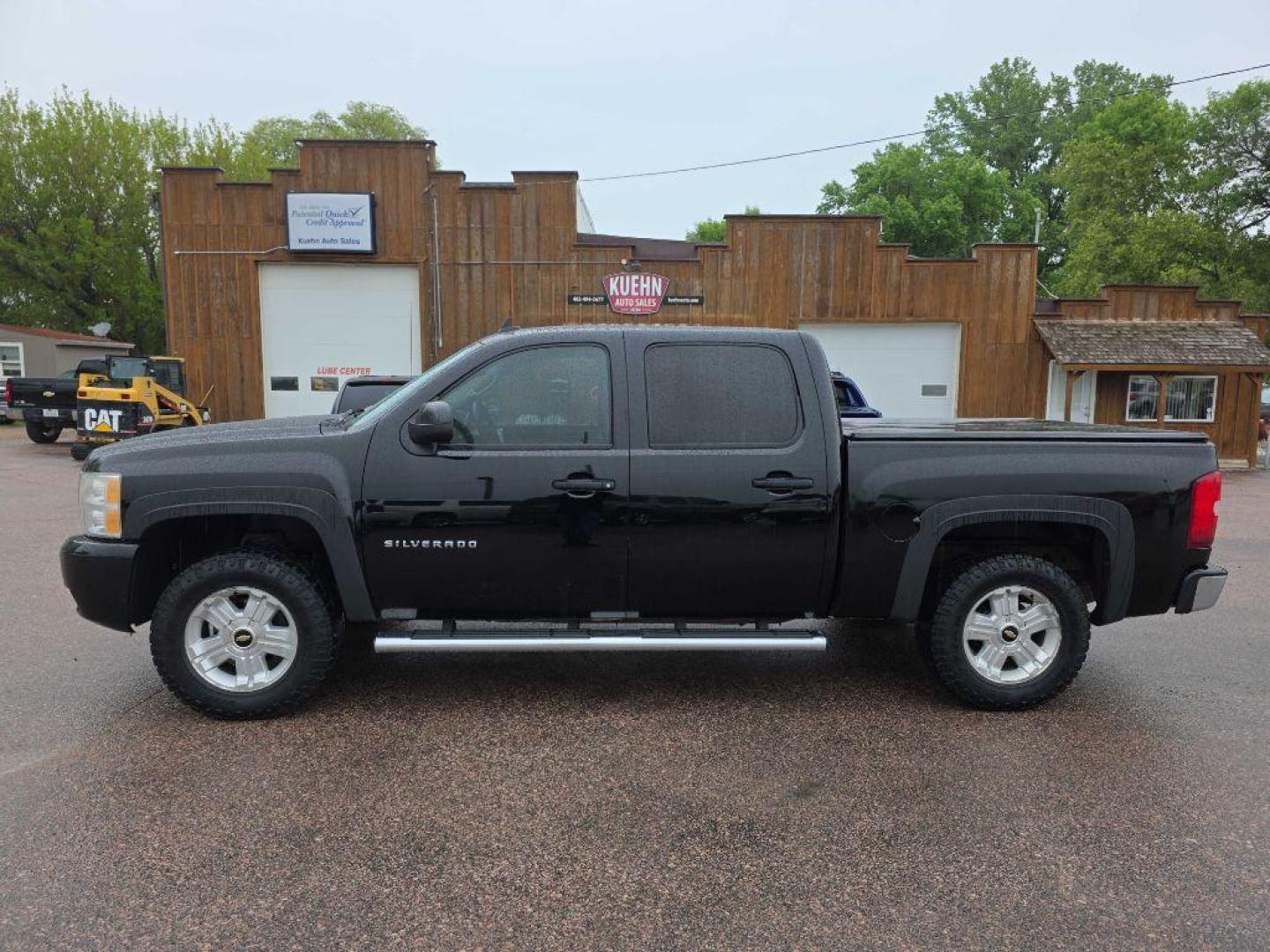 2011 BLACK CHEVROLET SILVERADO 1500 LT (3GCPKSE3XBG) with an 5.3L engine, Automatic transmission, located at 495 Old Highway 20 West, South Sioux City, NE, 68776, (402) 494-2677, 42.458408, -96.443512 - Photo#1