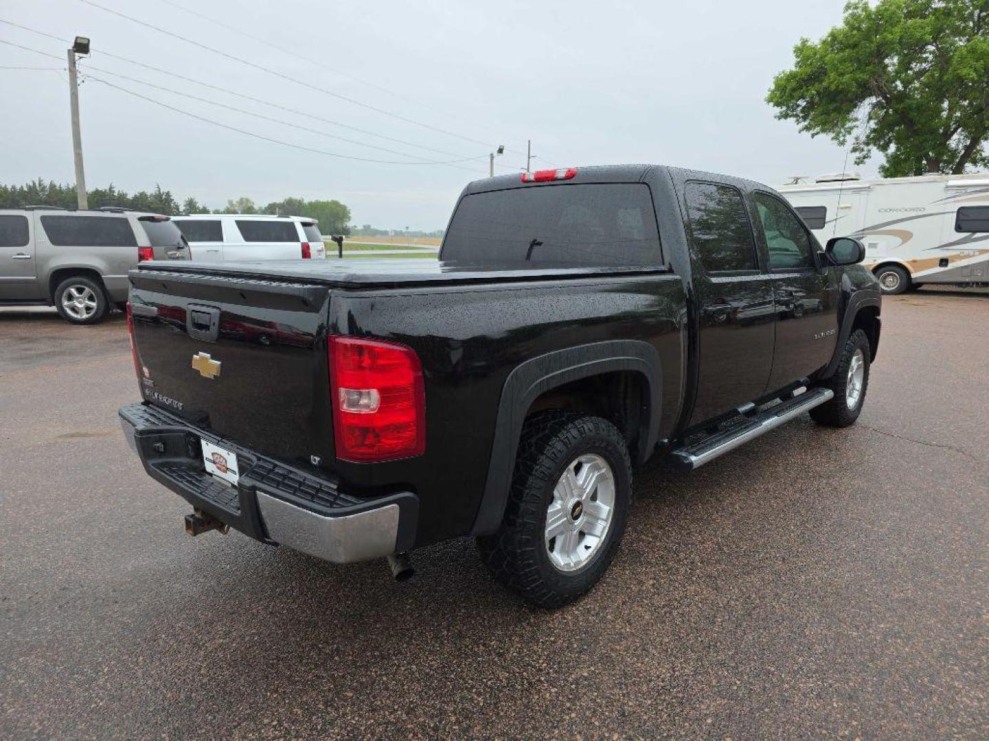 2011 BLACK CHEVROLET SILVERADO 1500 LT (3GCPKSE3XBG) with an 5.3L engine, Automatic transmission, located at 495 Old Highway 20 West, South Sioux City, NE, 68776, (402) 494-2677, 42.458408, -96.443512 - Photo#3