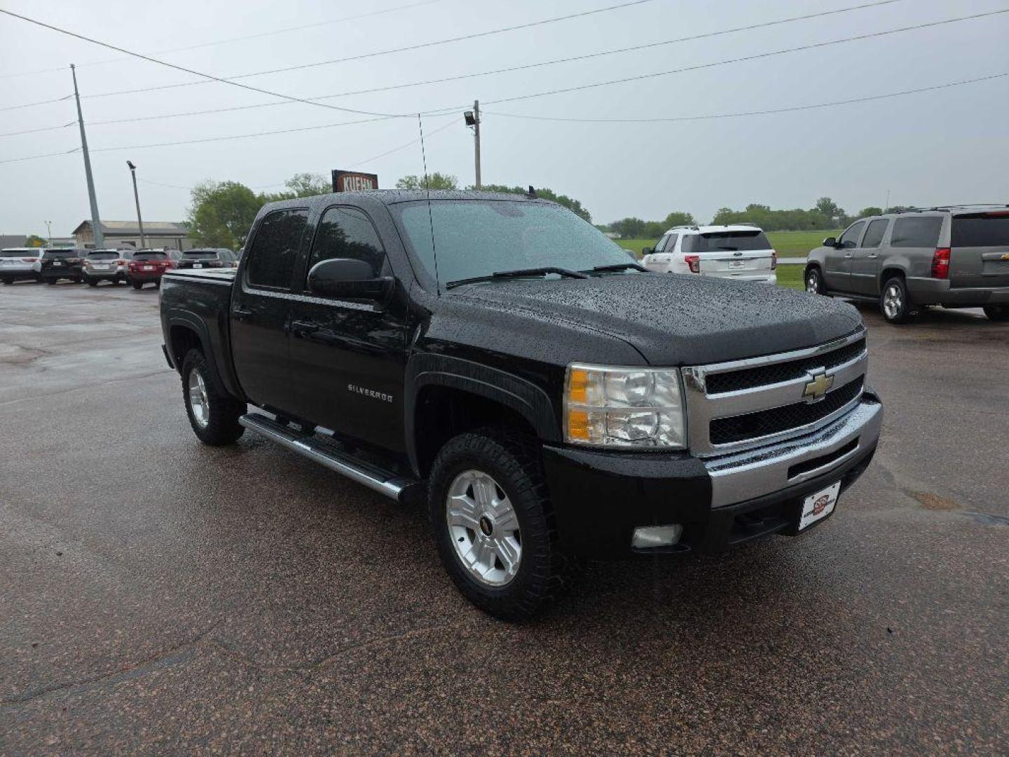 2011 BLACK CHEVROLET SILVERADO 1500 LT (3GCPKSE3XBG) with an 5.3L engine, Automatic transmission, located at 495 Old Highway 20 West, South Sioux City, NE, 68776, (402) 494-2677, 42.458408, -96.443512 - Photo#5