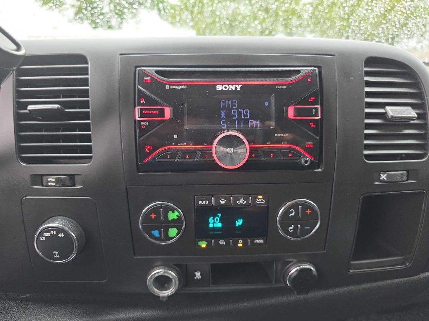 2011 BLACK CHEVROLET SILVERADO 1500 LT (3GCPKSE3XBG) with an 5.3L engine, Automatic transmission, located at 495 Old Highway 20 West, South Sioux City, NE, 68776, (402) 494-2677, 42.458408, -96.443512 - Photo#8