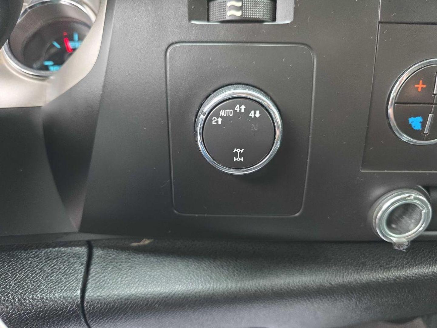 2011 BLACK CHEVROLET SILVERADO 1500 LT (3GCPKSE3XBG) with an 5.3L engine, Automatic transmission, located at 495 Old Highway 20 West, South Sioux City, NE, 68776, (402) 494-2677, 42.458408, -96.443512 - Photo#9
