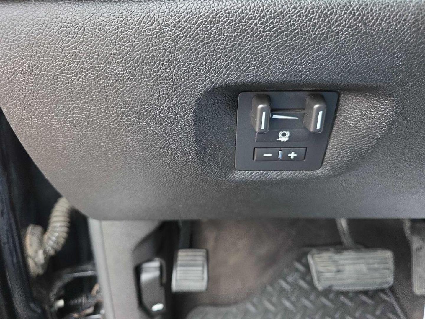 2011 BLACK CHEVROLET SILVERADO 1500 LT (3GCPKSE3XBG) with an 5.3L engine, Automatic transmission, located at 495 Old Highway 20 West, South Sioux City, NE, 68776, (402) 494-2677, 42.458408, -96.443512 - Photo#13