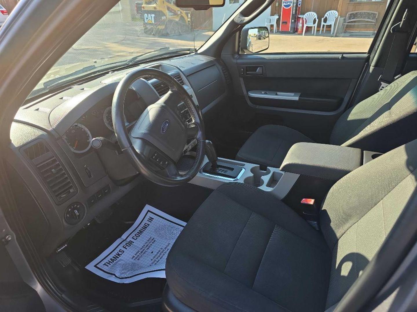 2009 GREY FORD ESCAPE XLT (1FMCU93GX9K) with an 3.0L engine, Automatic transmission, located at 495 Old Highway 20 West, South Sioux City, NE, 68776, (402) 494-2677, 42.458408, -96.443512 - Photo#6