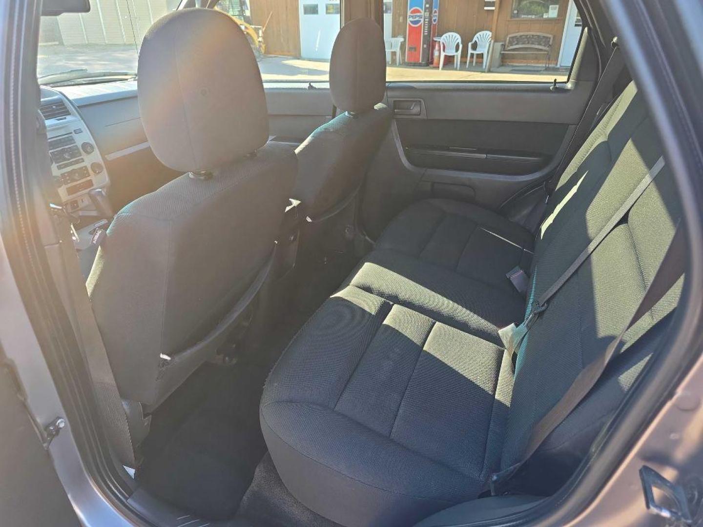 2009 GREY FORD ESCAPE XLT (1FMCU93GX9K) with an 3.0L engine, Automatic transmission, located at 495 Old Highway 20 West, South Sioux City, NE, 68776, (402) 494-2677, 42.458408, -96.443512 - Photo#7