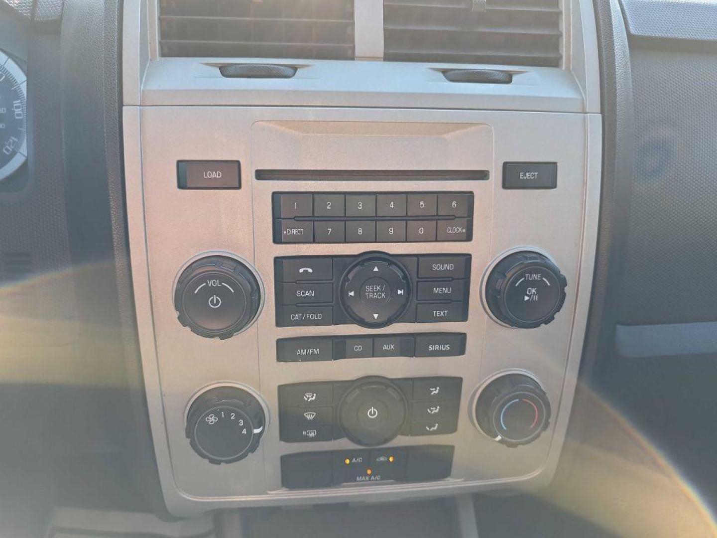 2009 GREY FORD ESCAPE XLT (1FMCU93GX9K) with an 3.0L engine, Automatic transmission, located at 495 Old Highway 20 West, South Sioux City, NE, 68776, (402) 494-2677, 42.458408, -96.443512 - Photo#8