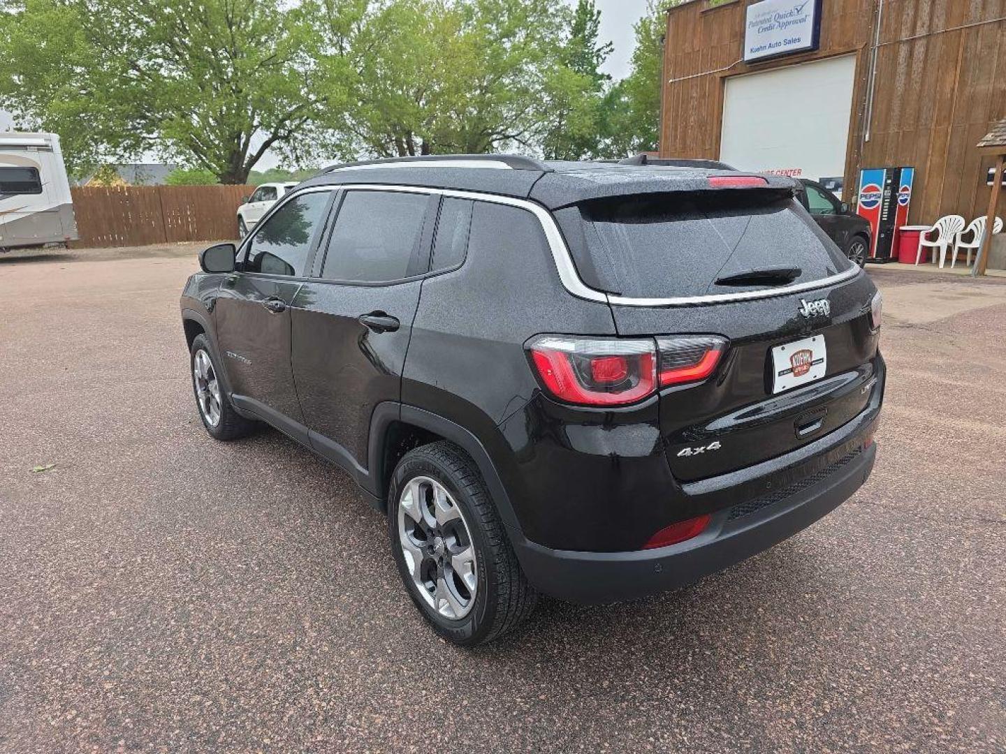 2018 BLACK JEEP COMPASS LIMITED (3C4NJDCB8JT) with an 2.4L engine, Automatic transmission, located at 495 Old Highway 20 West, South Sioux City, NE, 68776, (402) 494-2677, 42.458408, -96.443512 - Photo#2