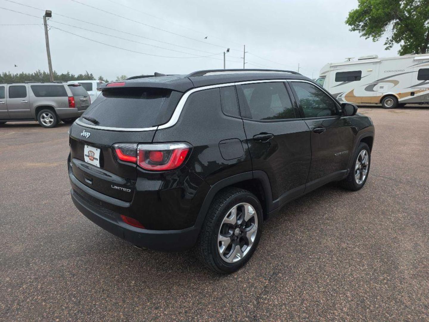 2018 BLACK JEEP COMPASS LIMITED (3C4NJDCB8JT) with an 2.4L engine, Automatic transmission, located at 495 Old Highway 20 West, South Sioux City, NE, 68776, (402) 494-2677, 42.458408, -96.443512 - Photo#3