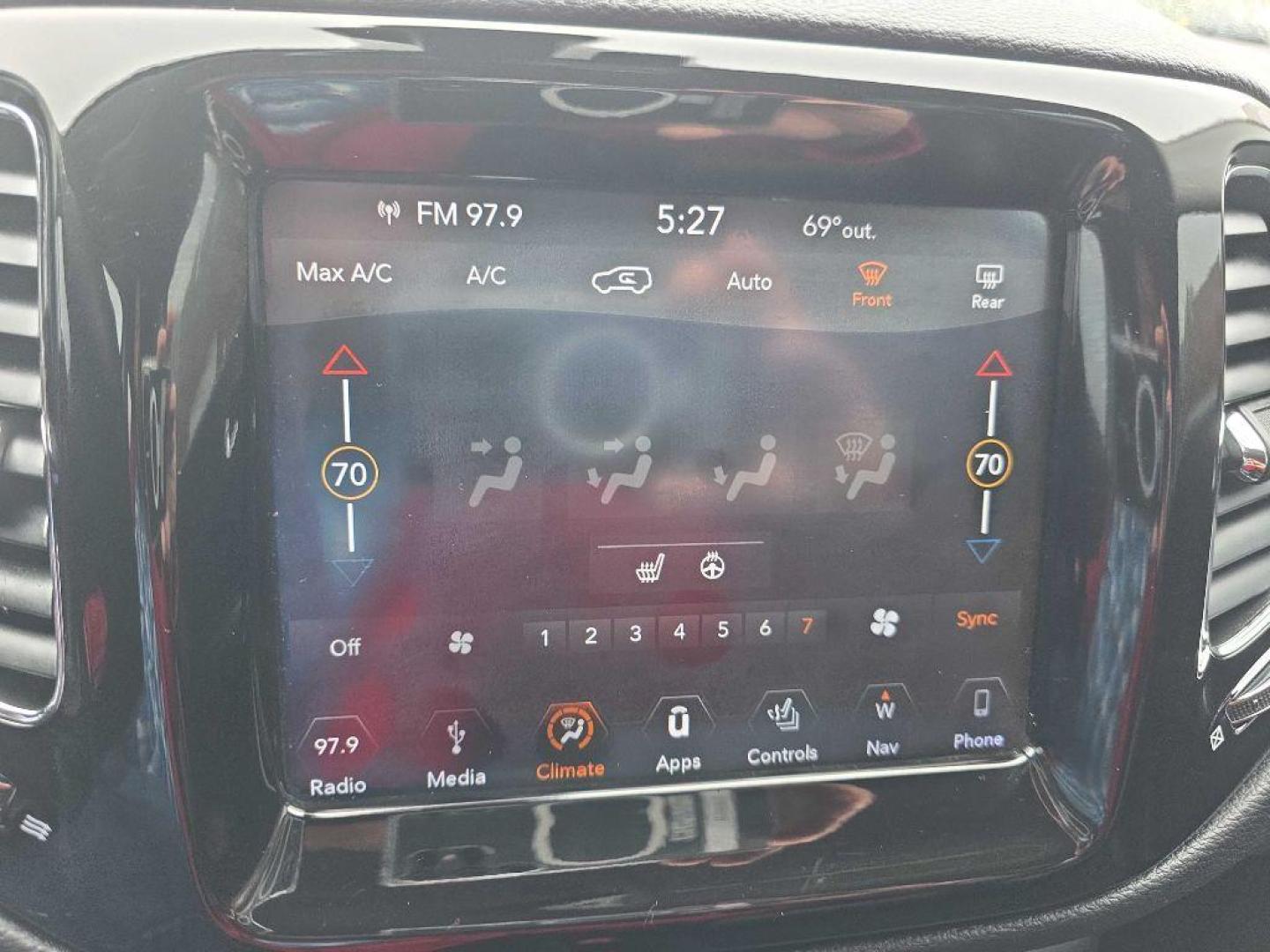 2018 BLACK JEEP COMPASS LIMITED (3C4NJDCB8JT) with an 2.4L engine, Automatic transmission, located at 495 Old Highway 20 West, South Sioux City, NE, 68776, (402) 494-2677, 42.458408, -96.443512 - Photo#8