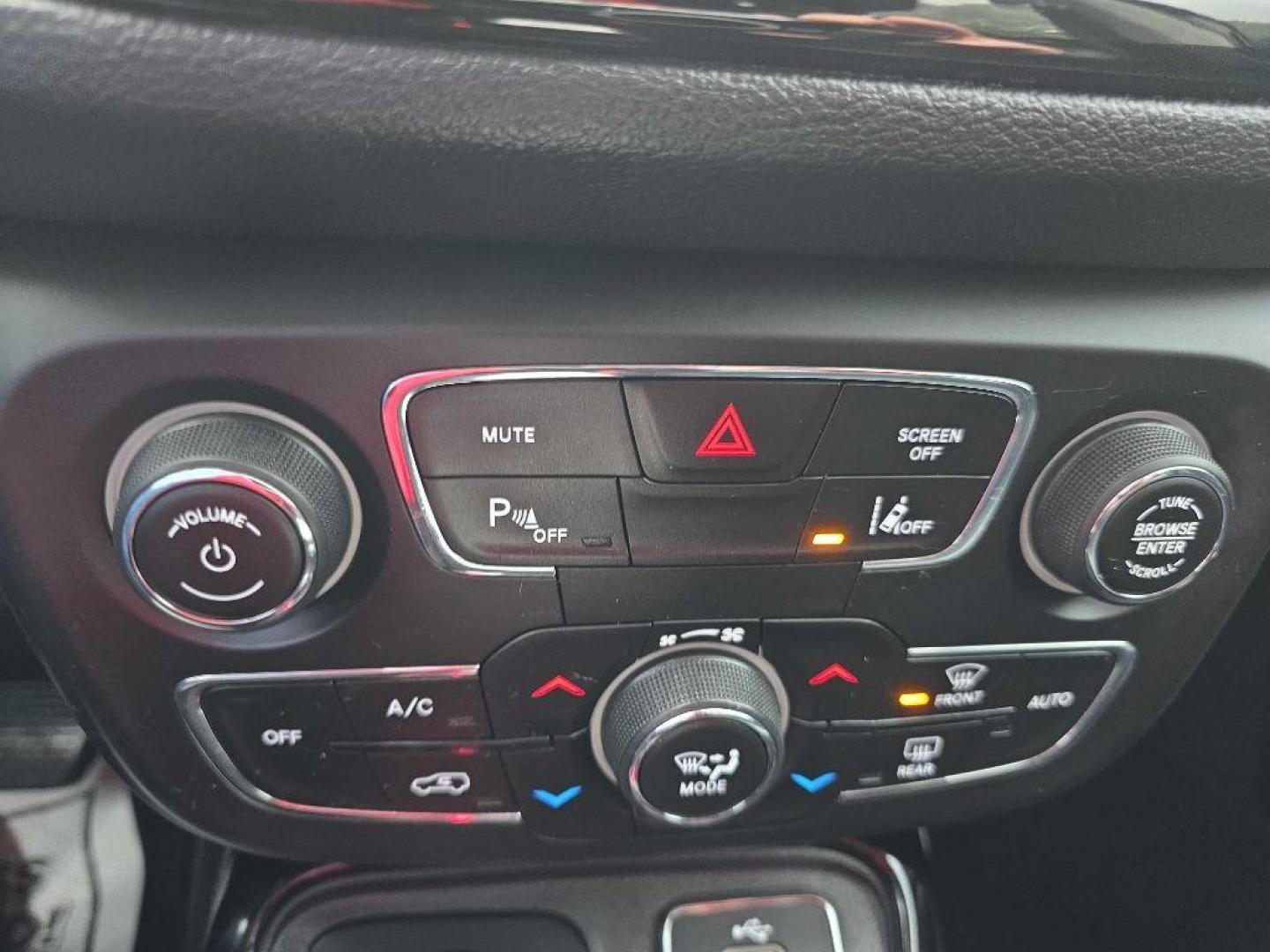 2018 BLACK JEEP COMPASS LIMITED (3C4NJDCB8JT) with an 2.4L engine, Automatic transmission, located at 495 Old Highway 20 West, South Sioux City, NE, 68776, (402) 494-2677, 42.458408, -96.443512 - Photo#9