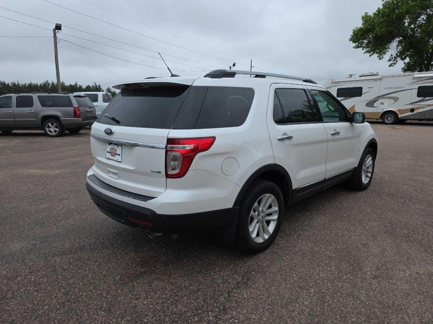2013 WHITE FORD EXPLORER XLT (1FM5K8D84DG) with an 3.5L engine, Automatic transmission, located at 495 Old Highway 20 West, South Sioux City, NE, 68776, (402) 494-2677, 42.458408, -96.443512 - Photo#3
