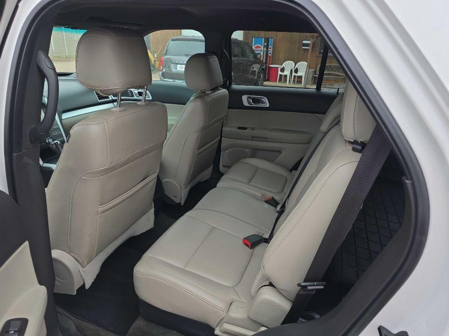 2013 WHITE FORD EXPLORER XLT (1FM5K8D84DG) with an 3.5L engine, Automatic transmission, located at 495 Old Highway 20 West, South Sioux City, NE, 68776, (402) 494-2677, 42.458408, -96.443512 - Photo#6