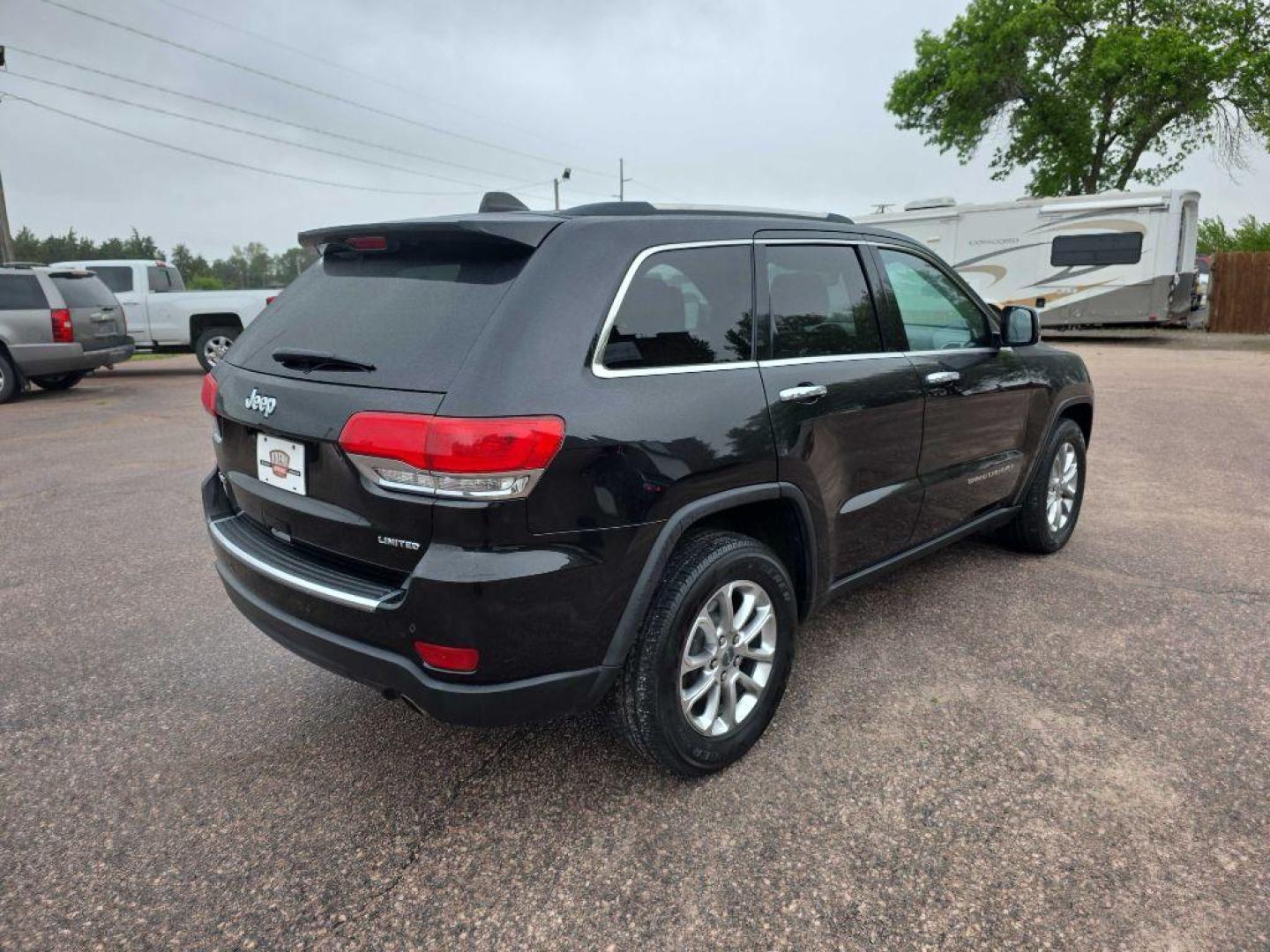 2014 BLACK JEEP GRAND CHEROKEE LIMITED (1C4RJFBG1EC) with an 3.6L engine, Automatic transmission, located at 495 Old Highway 20 West, South Sioux City, NE, 68776, (402) 494-2677, 42.458408, -96.443512 - Photo#3
