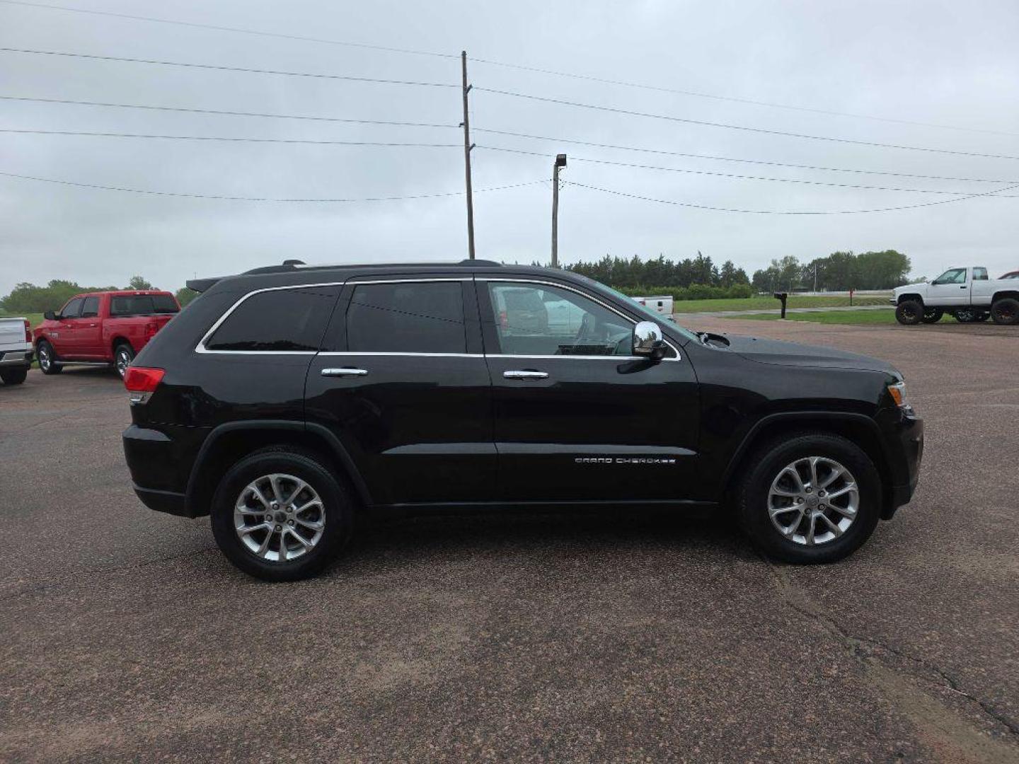 2014 BLACK JEEP GRAND CHEROKEE LIMITED (1C4RJFBG1EC) with an 3.6L engine, Automatic transmission, located at 495 Old Highway 20 West, South Sioux City, NE, 68776, (402) 494-2677, 42.458408, -96.443512 - Photo#4