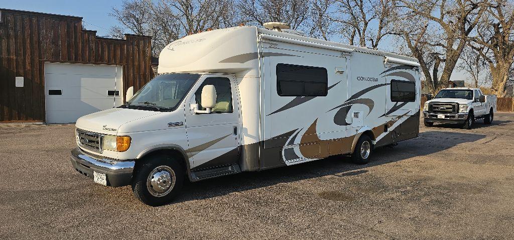 photo of 2006 FORD ECONOLINE E450 SUPER DUTY CUTAWAY VAN